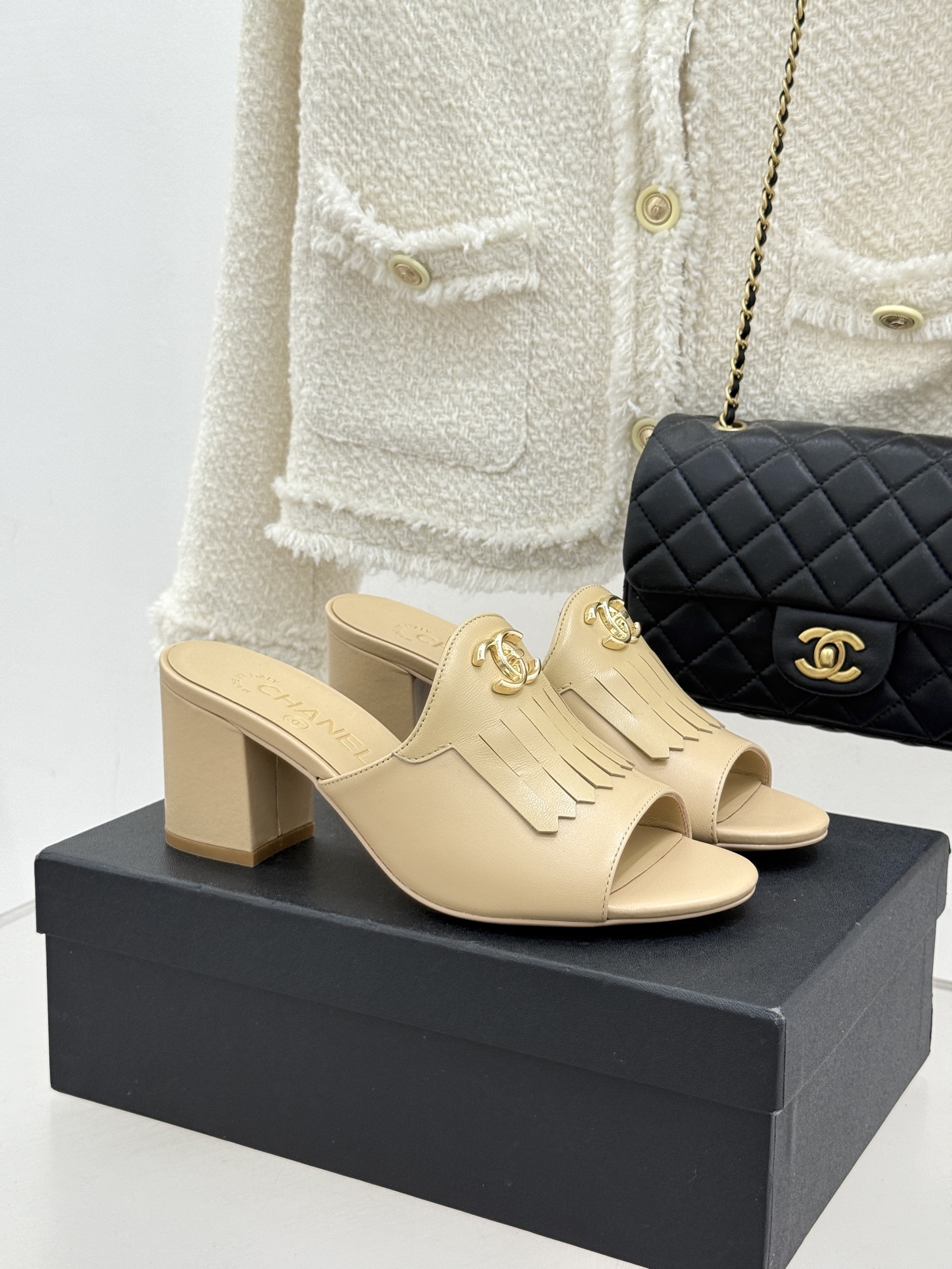 CHANE*｜小香经典双C书包扣流苏拖鞋把复古贵气与灵动慵懒揉得恰到好处经典菱格皮质细腻柔软标志性金属书