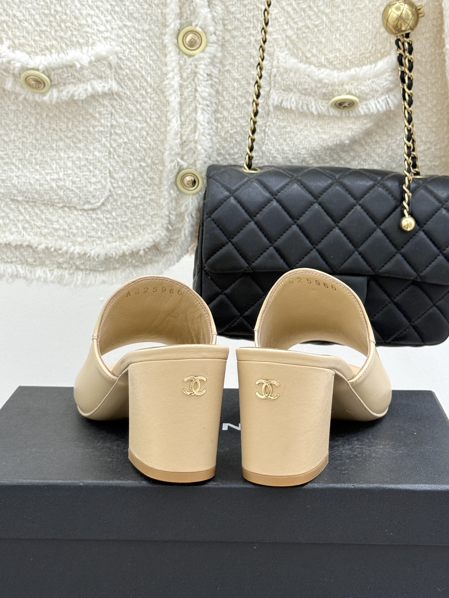 CHANE*｜小香经典双C书包扣流苏拖鞋把复古贵气与灵动慵懒揉得恰到好处经典菱格皮质细腻柔软标志性金属书