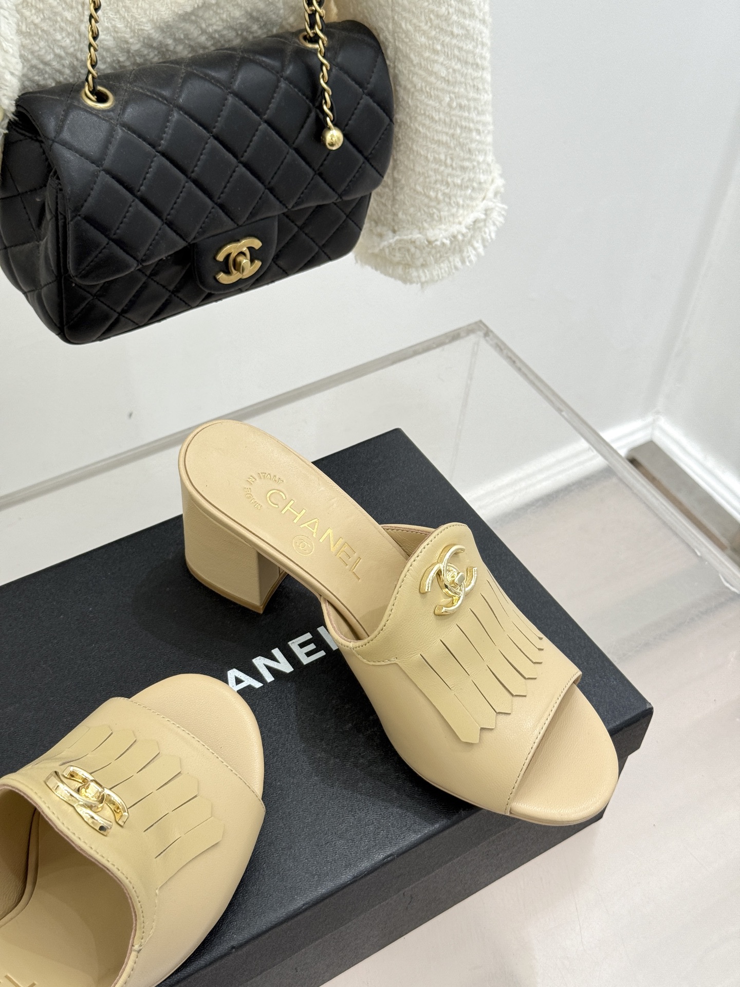 CHANE*｜小香经典双C书包扣流苏拖鞋把复古贵气与灵动慵懒揉得恰到好处经典菱格皮质细腻柔软标志性金属书