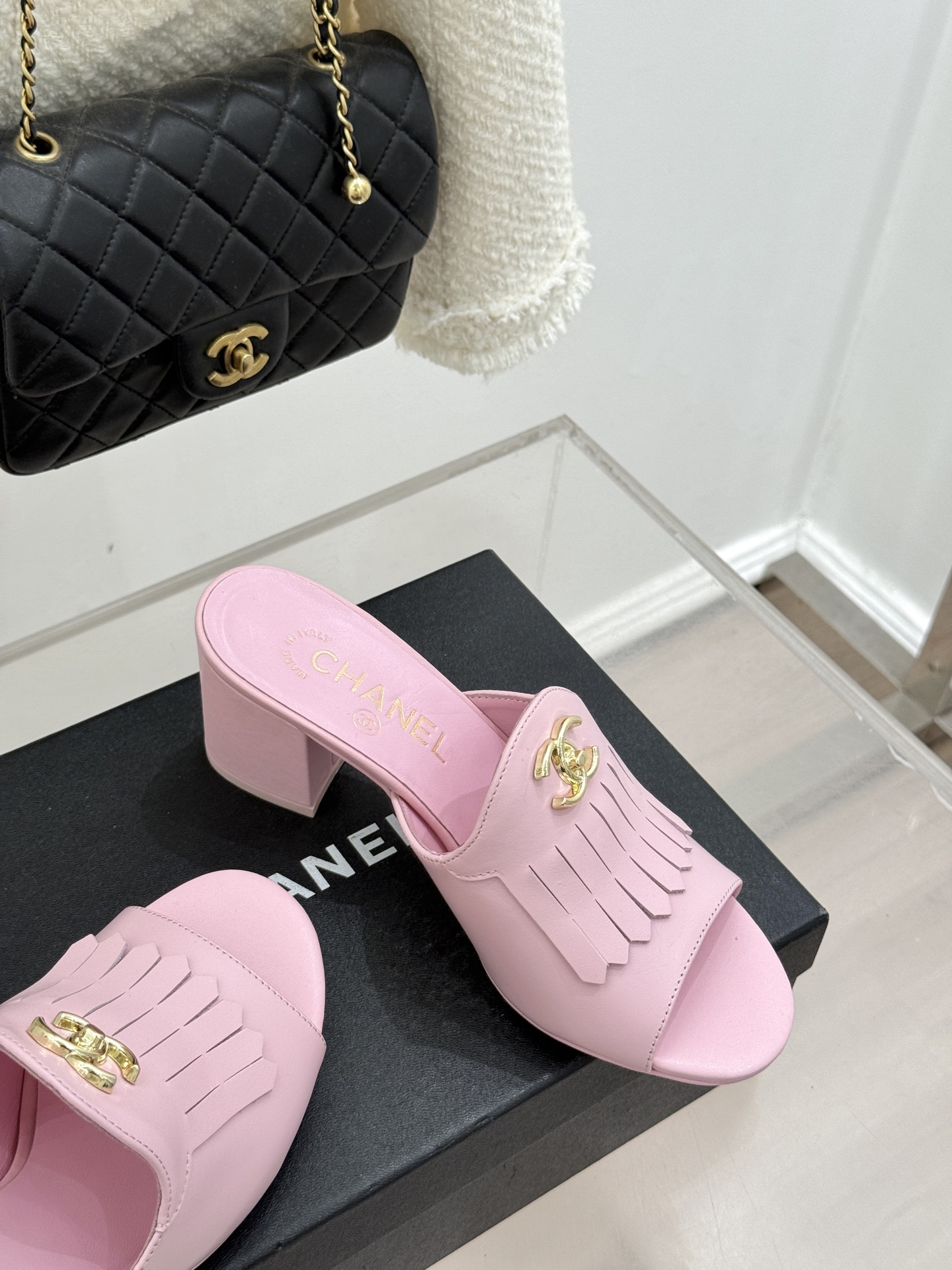 CHANE*｜小香经典双C书包扣流苏拖鞋把复古贵气与灵动慵懒揉得恰到好处经典菱格皮质细腻柔软标志性金属书