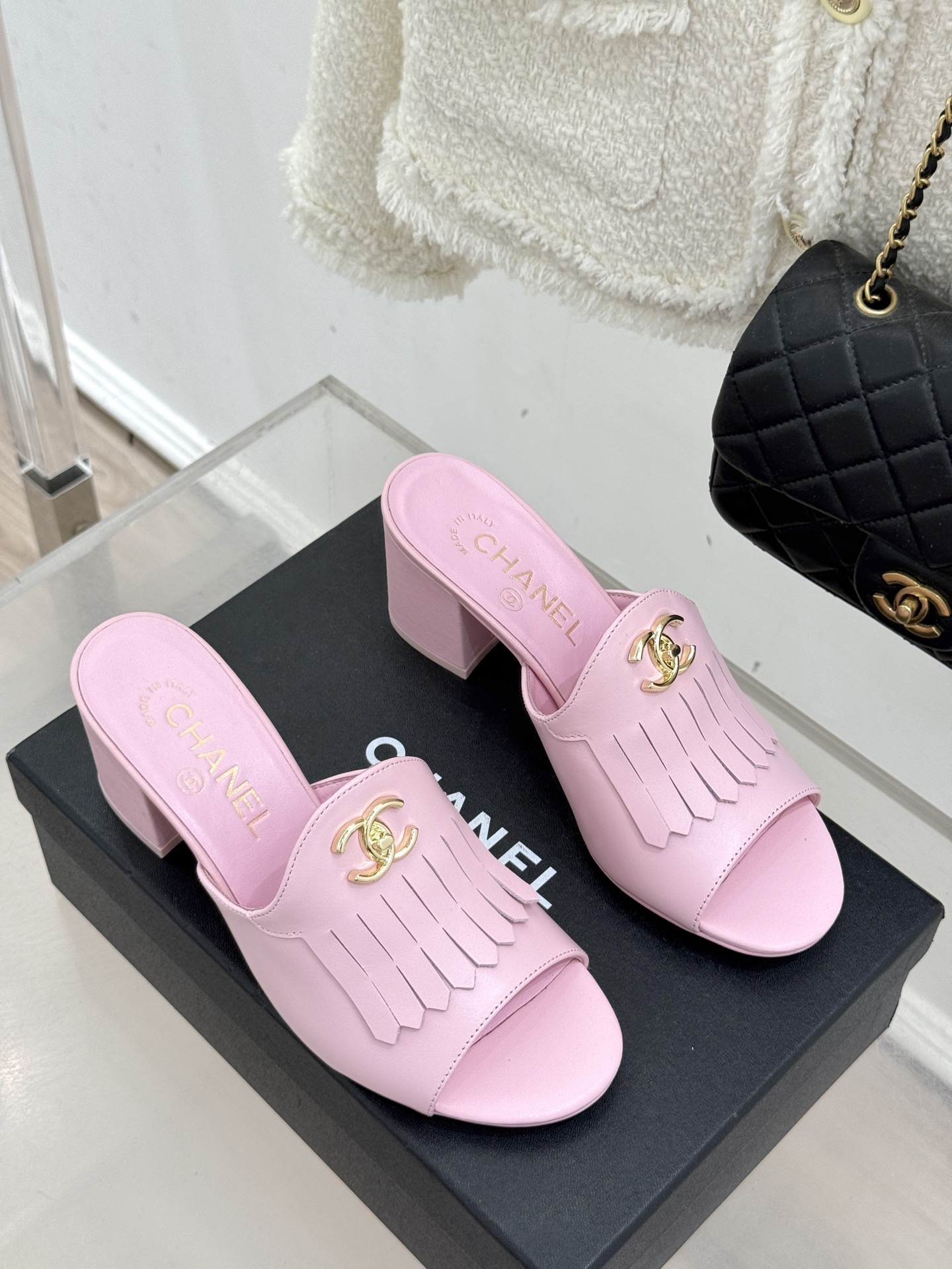 CHANE*｜小香经典双C书包扣流苏拖鞋把复古贵气与灵动慵懒揉得恰到好处经典菱格皮质细腻柔软标志性金属书