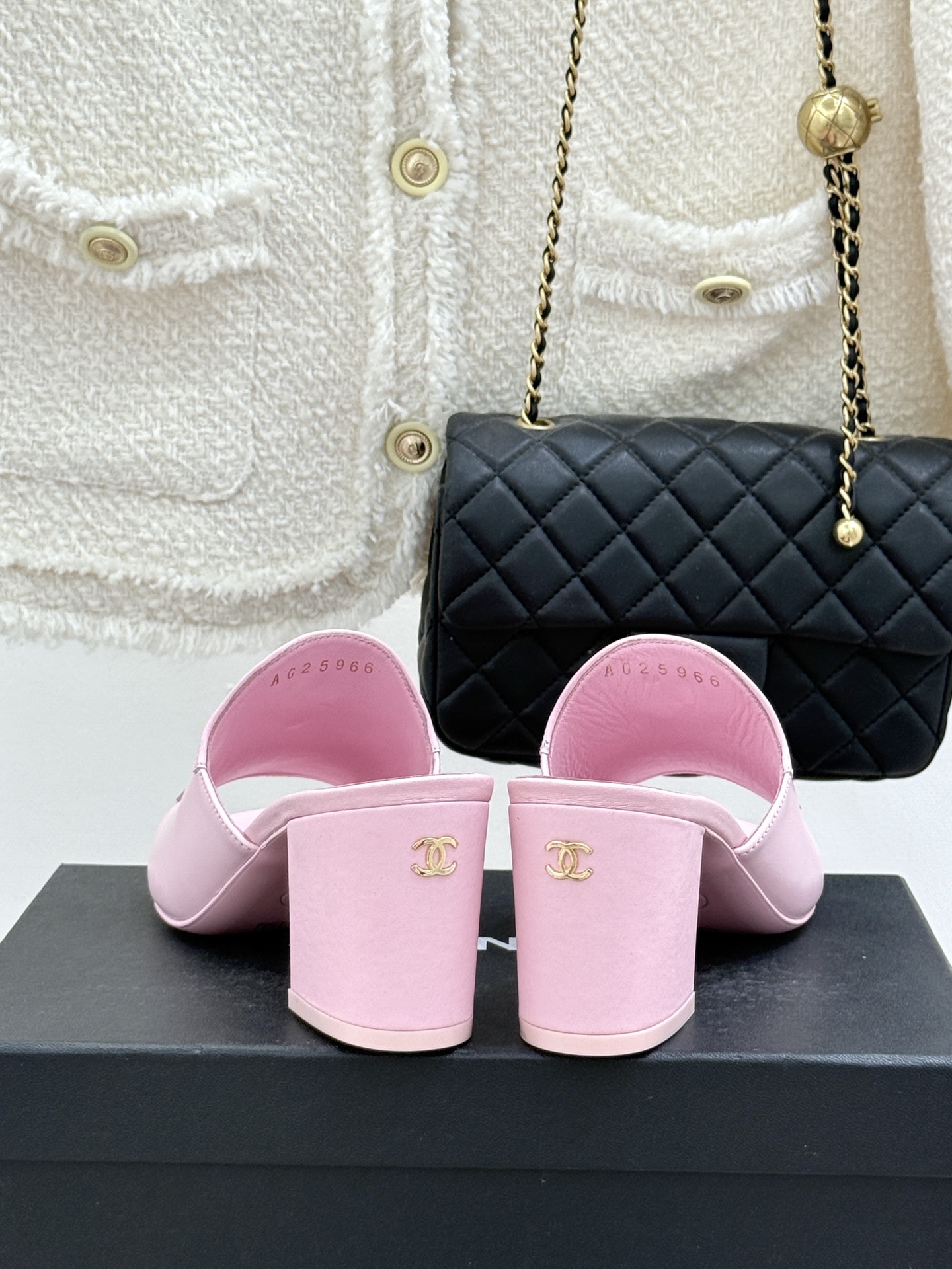 CHANE*｜小香经典双C书包扣流苏拖鞋把复古贵气与灵动慵懒揉得恰到好处经典菱格皮质细腻柔软标志性金属书