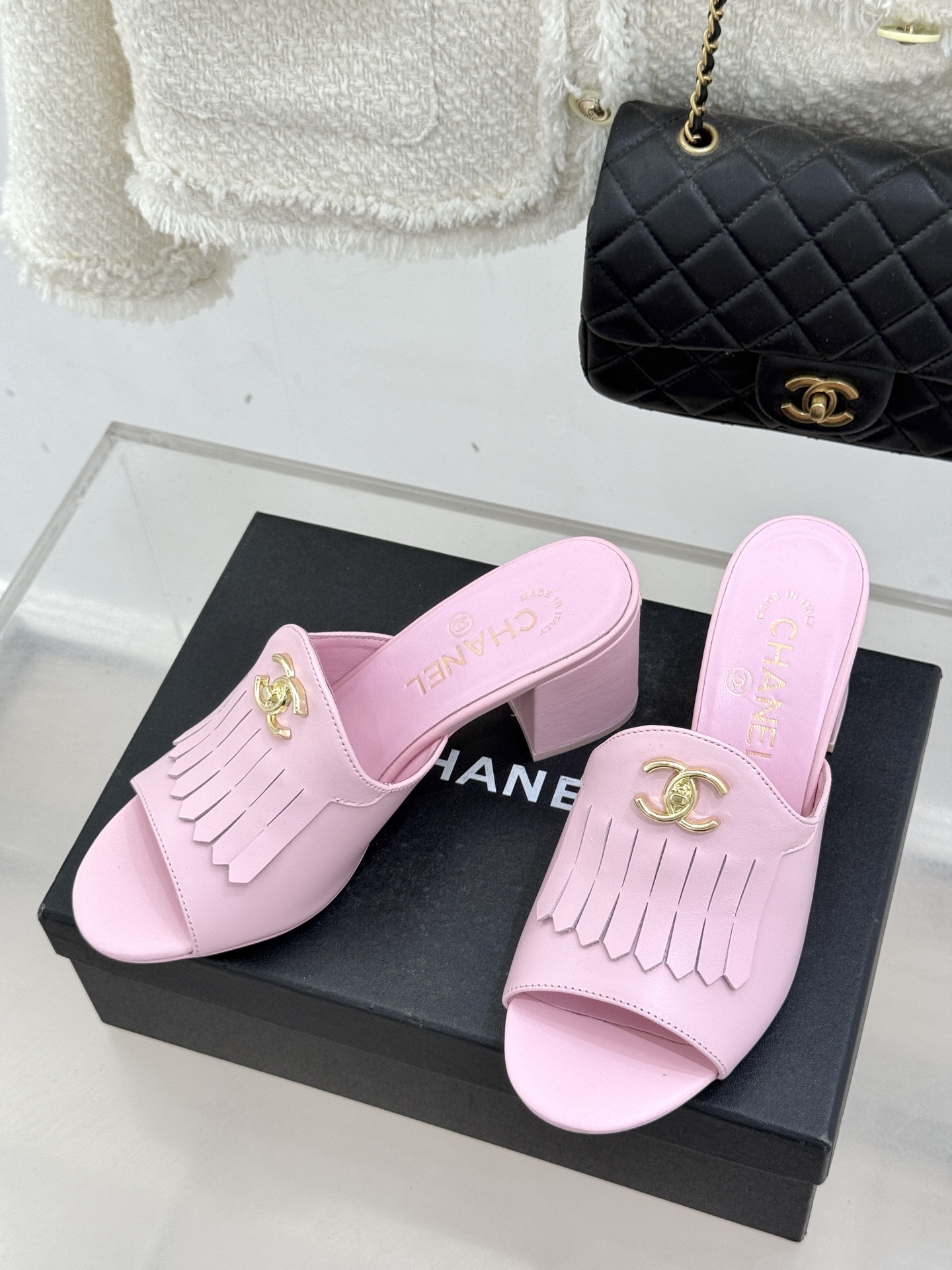 CHANE*｜小香经典双C书包扣流苏拖鞋把复古贵气与灵动慵懒揉得恰到好处经典菱格皮质细腻柔软标志性金属书