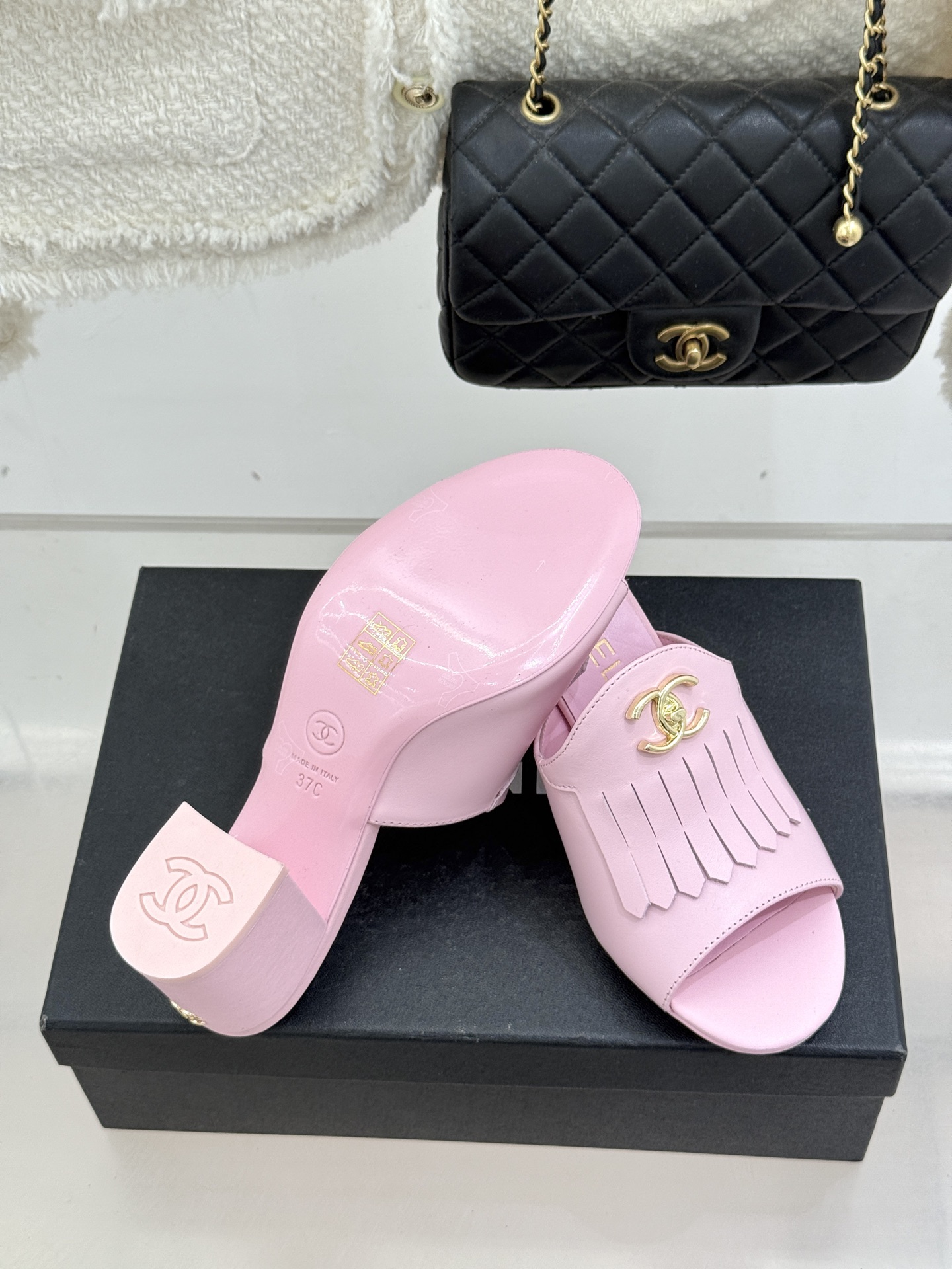 CHANE*｜小香经典双C书包扣流苏拖鞋把复古贵气与灵动慵懒揉得恰到好处经典菱格皮质细腻柔软标志性金属书