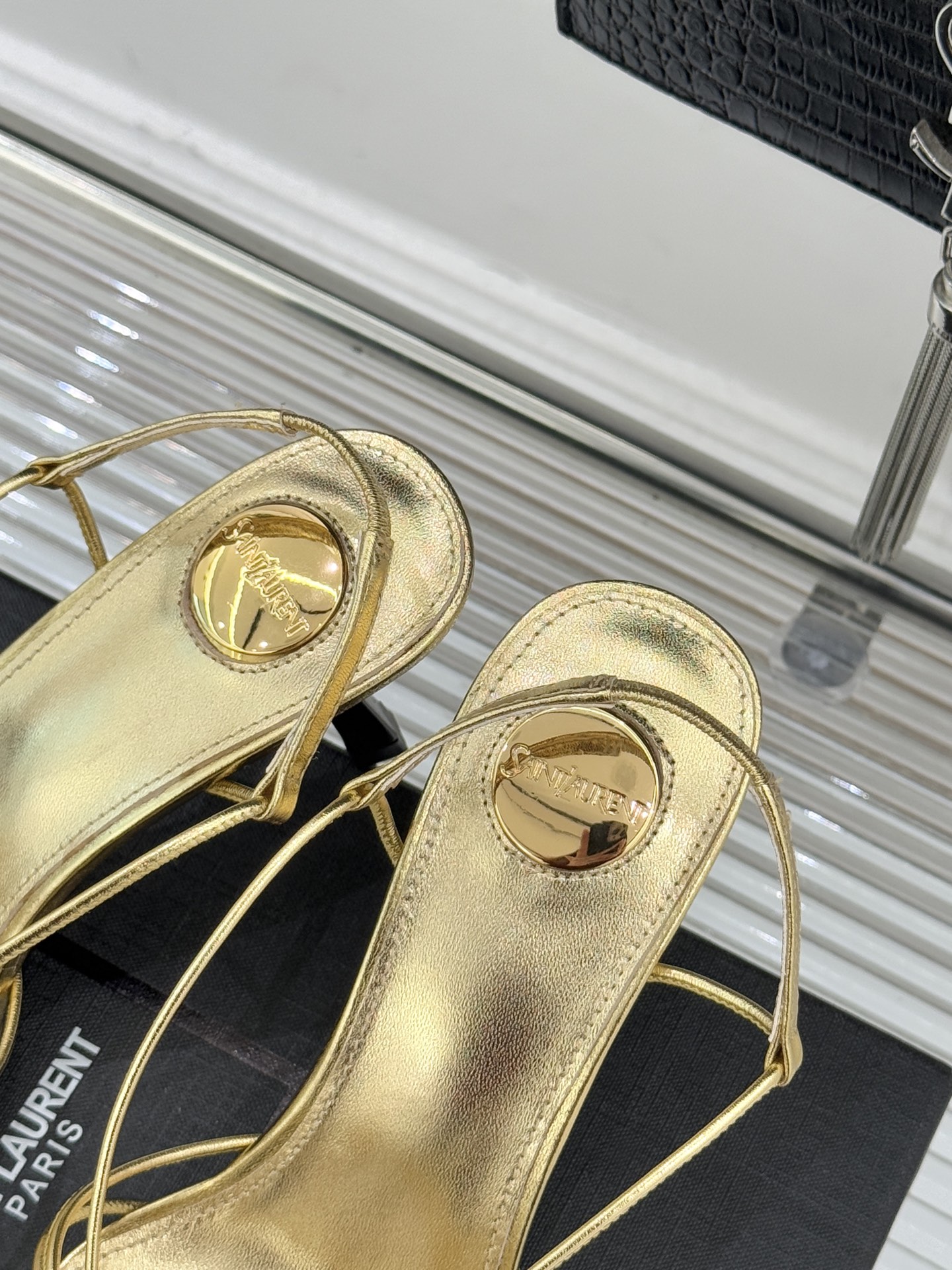 Saint Lauren*YSL圣罗兰26WF新品水钻扣方头细带高跟凉鞋以极简线条诠释法式冷艳气场。利落