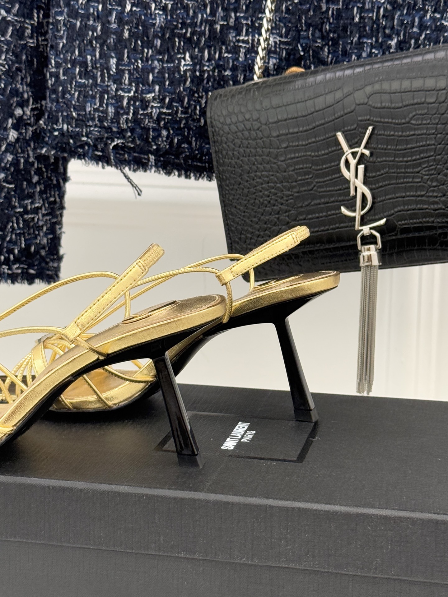 Saint Lauren*YSL圣罗兰26WF新品水钻扣方头细带高跟凉鞋以极简线条诠释法式冷艳气场。利落