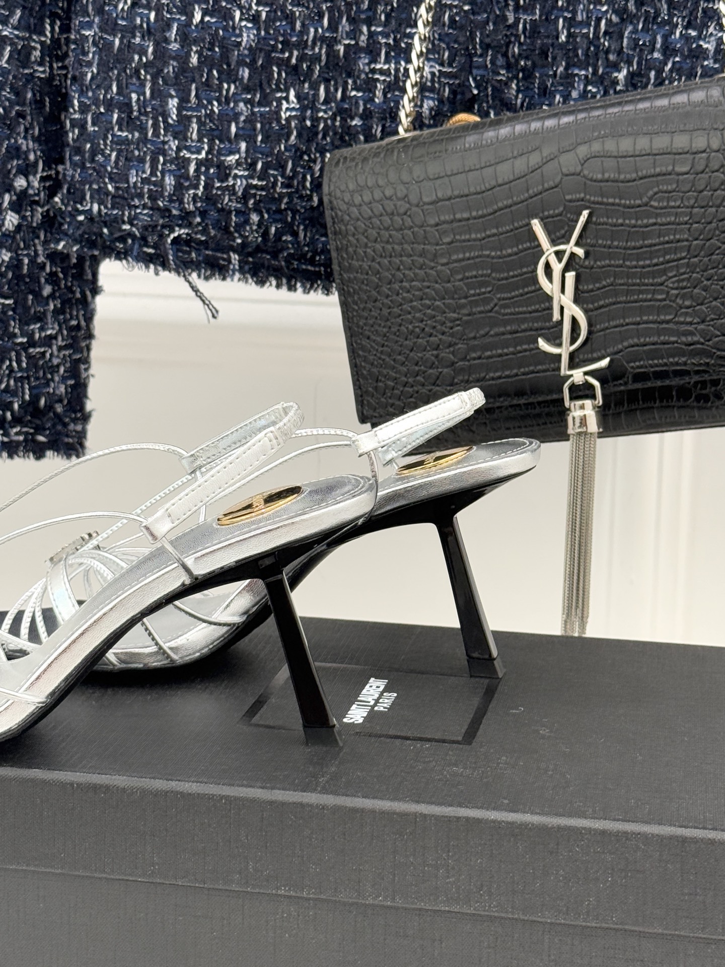 Saint Lauren*YSL圣罗兰26WF新品水钻扣方头细带高跟凉鞋以极简线条诠释法式冷艳气场。利落