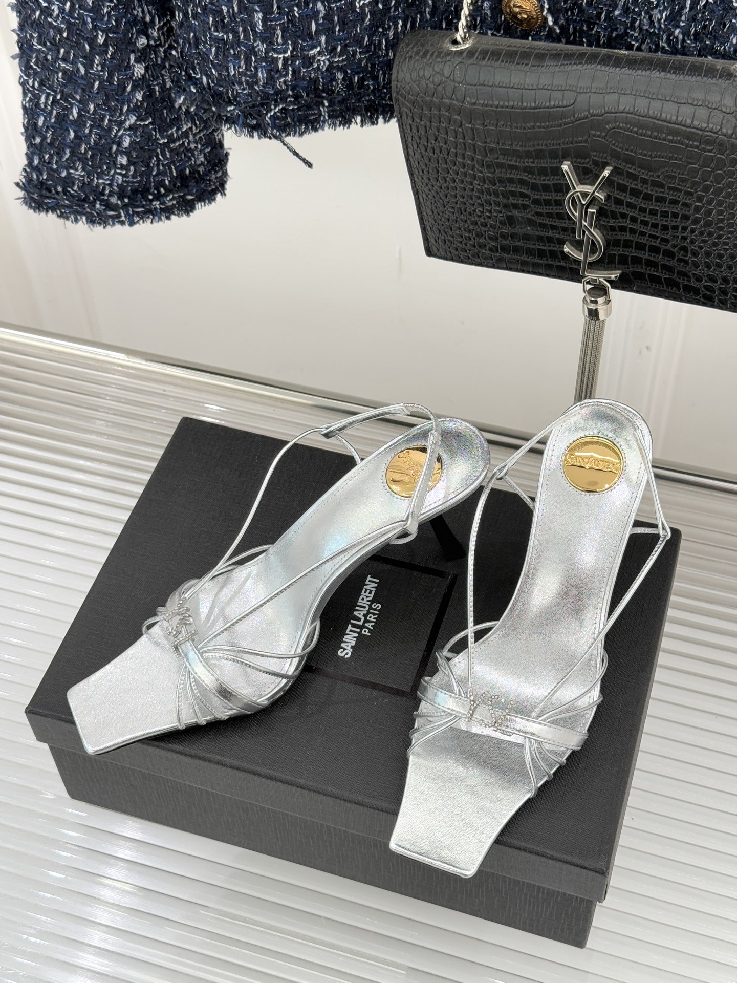 Saint Lauren*YSL圣罗兰26WF新品水钻扣方头细带高跟凉鞋以极简线条诠释法式冷艳气场。利落