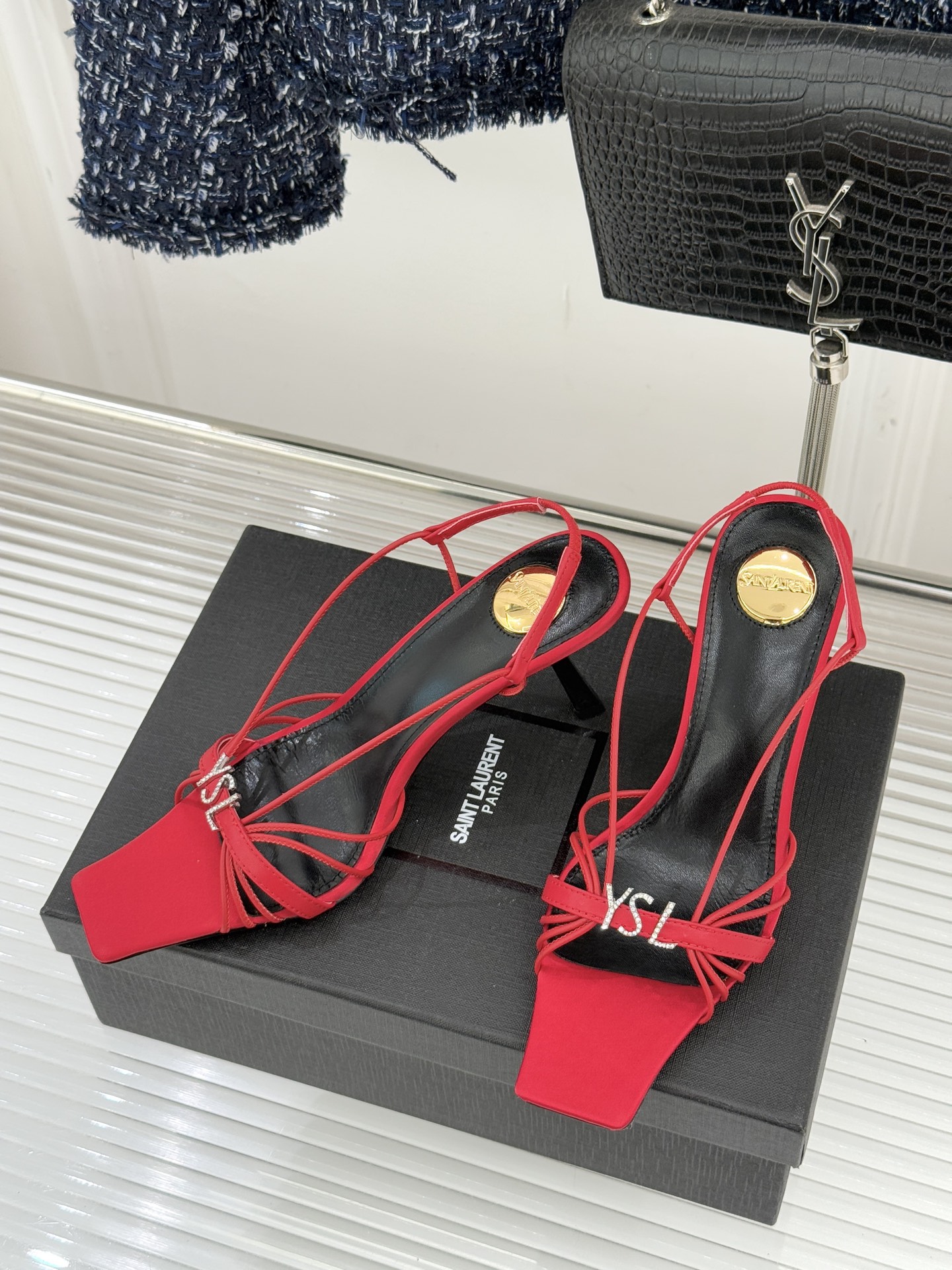 Saint Lauren*YSL圣罗兰26WF新品水钻扣方头细带高跟凉鞋以极简线条诠释法式冷艳气场。利落