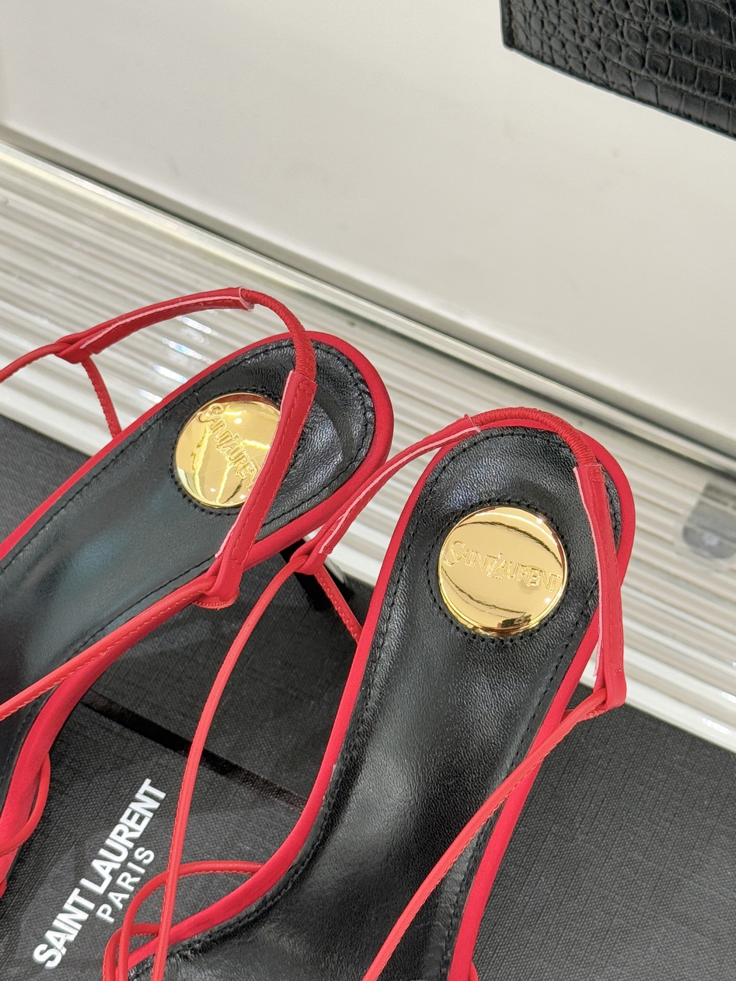 Saint Lauren*YSL圣罗兰26WF新品水钻扣方头细带高跟凉鞋以极简线条诠释法式冷艳气场。利落