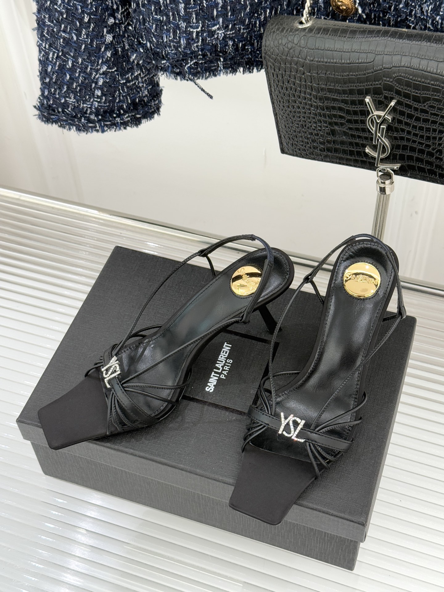 Saint Lauren*YSL圣罗兰26WF新品水钻扣方头细带高跟凉鞋以极简线条诠释法式冷艳气场。利落