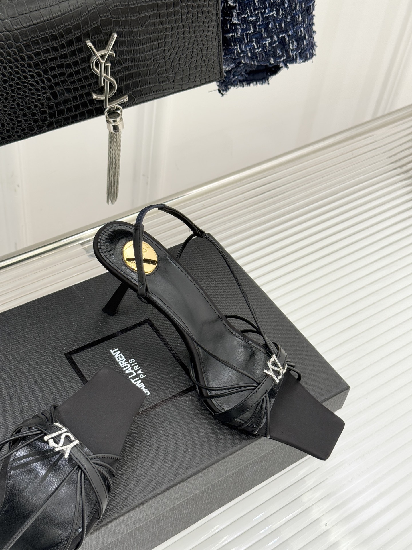 Saint Lauren*YSL圣罗兰26WF新品水钻扣方头细带高跟凉鞋以极简线条诠释法式冷艳气场。利落