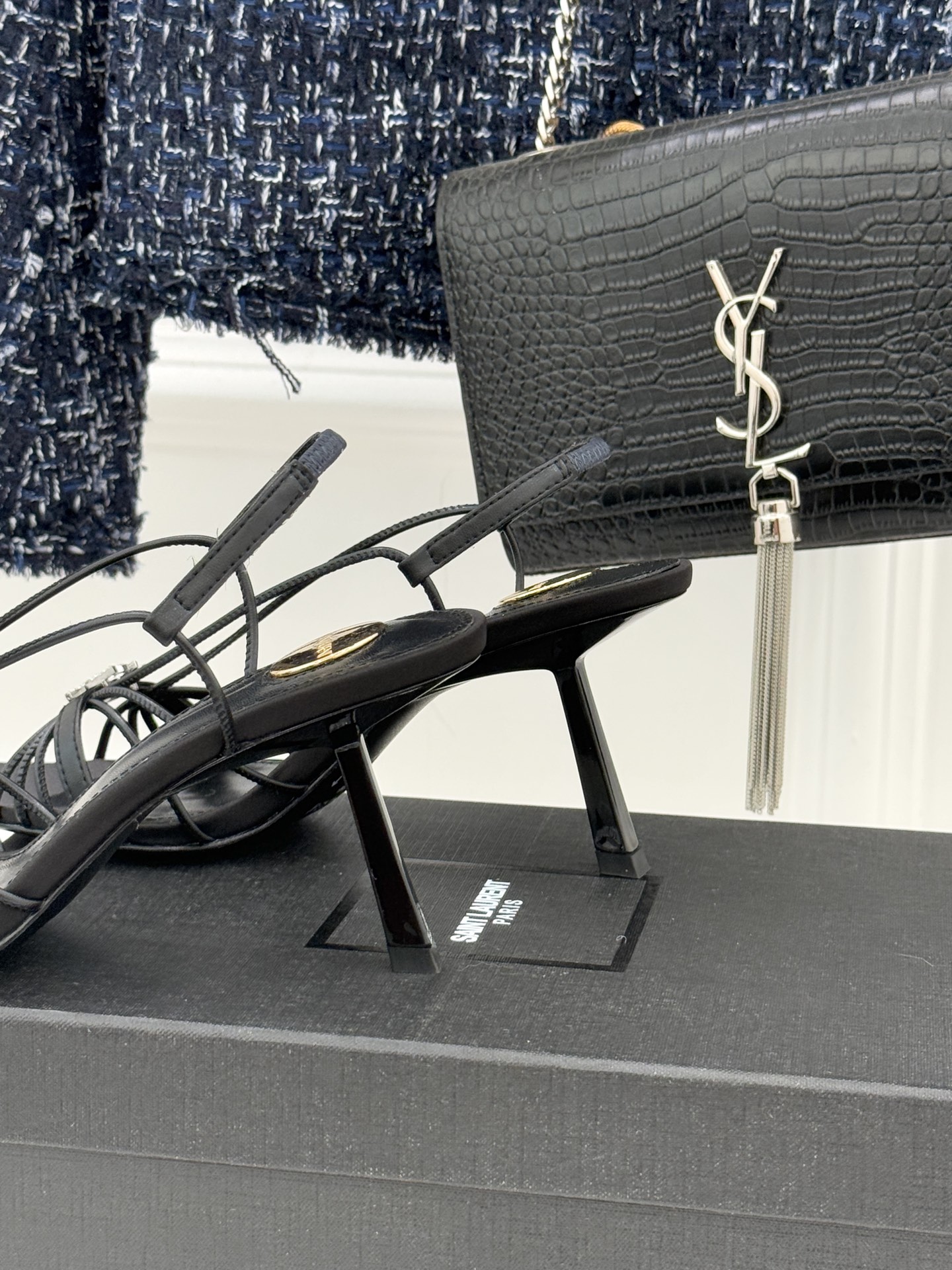 Saint Lauren*YSL圣罗兰26WF新品水钻扣方头细带高跟凉鞋以极简线条诠释法式冷艳气场。利落