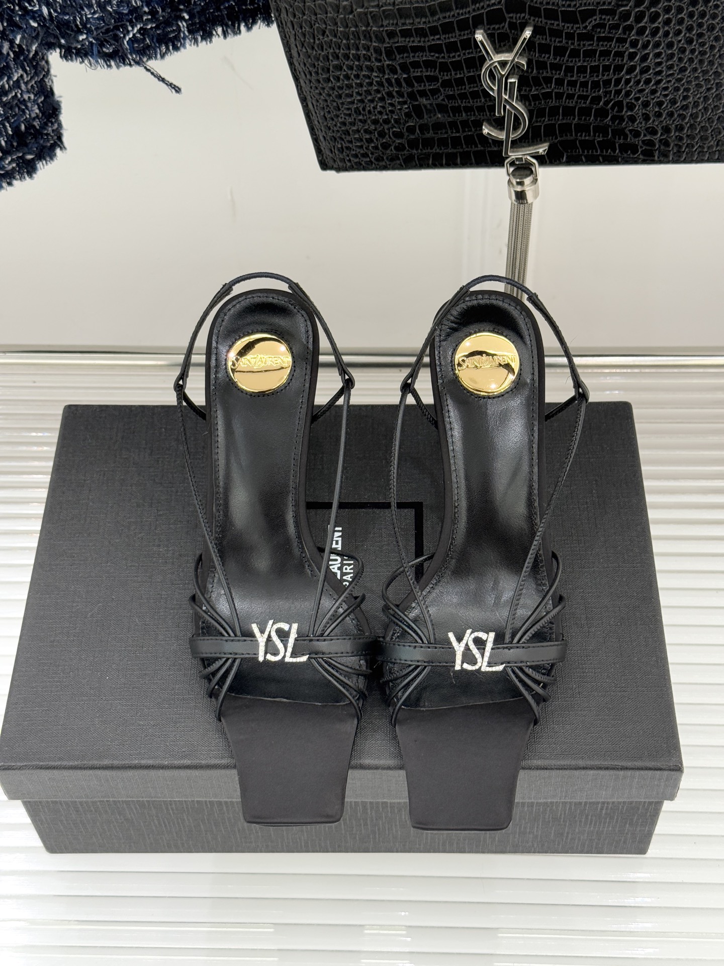 Saint Lauren*YSL圣罗兰26WF新品水钻扣方头细带高跟凉鞋以极简线条诠释法式冷艳气场。利落