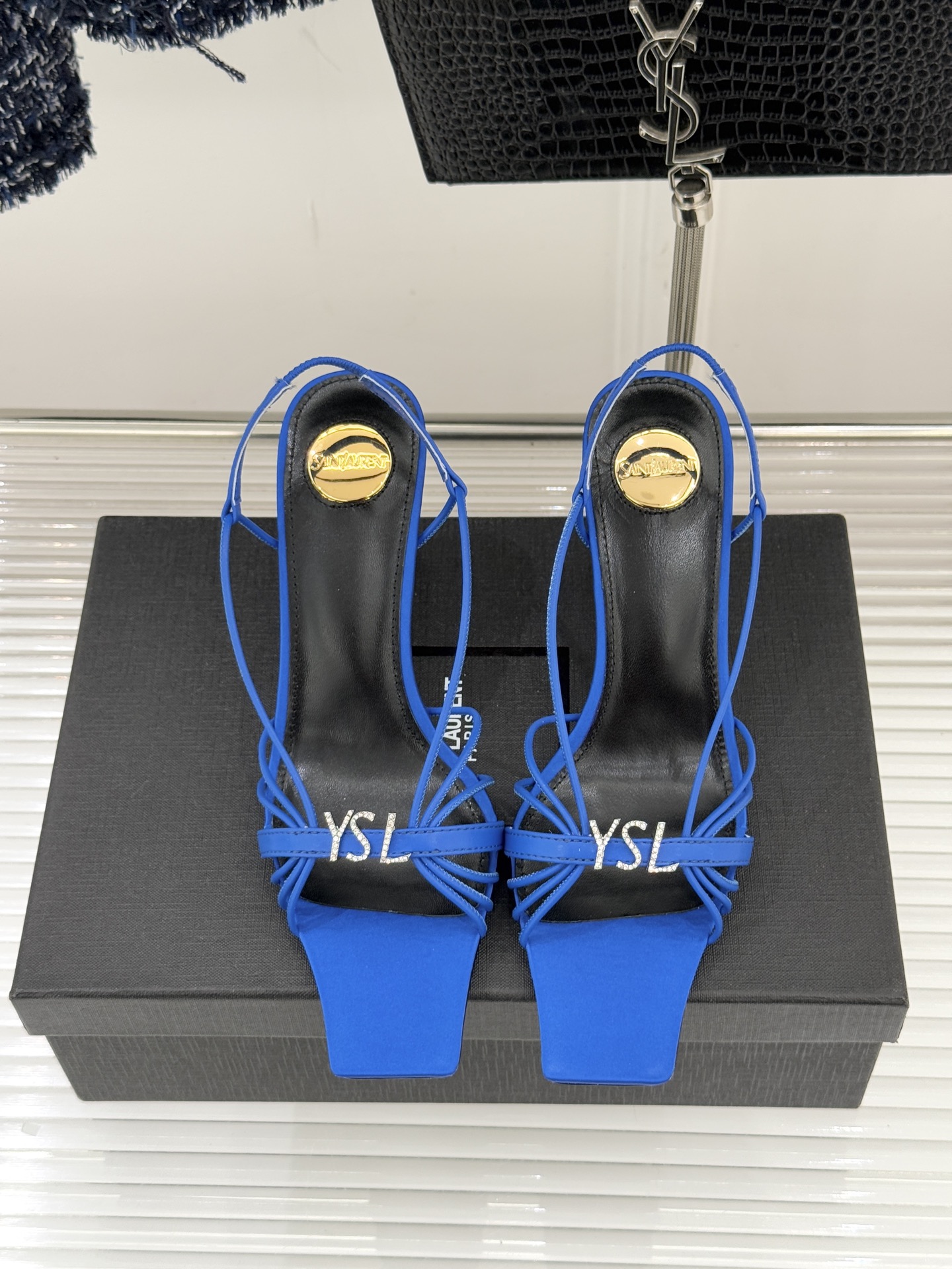 Saint Lauren*YSL圣罗兰26WF新品水钻扣方头细带高跟凉鞋以极简线条诠释法式冷艳气场。利落