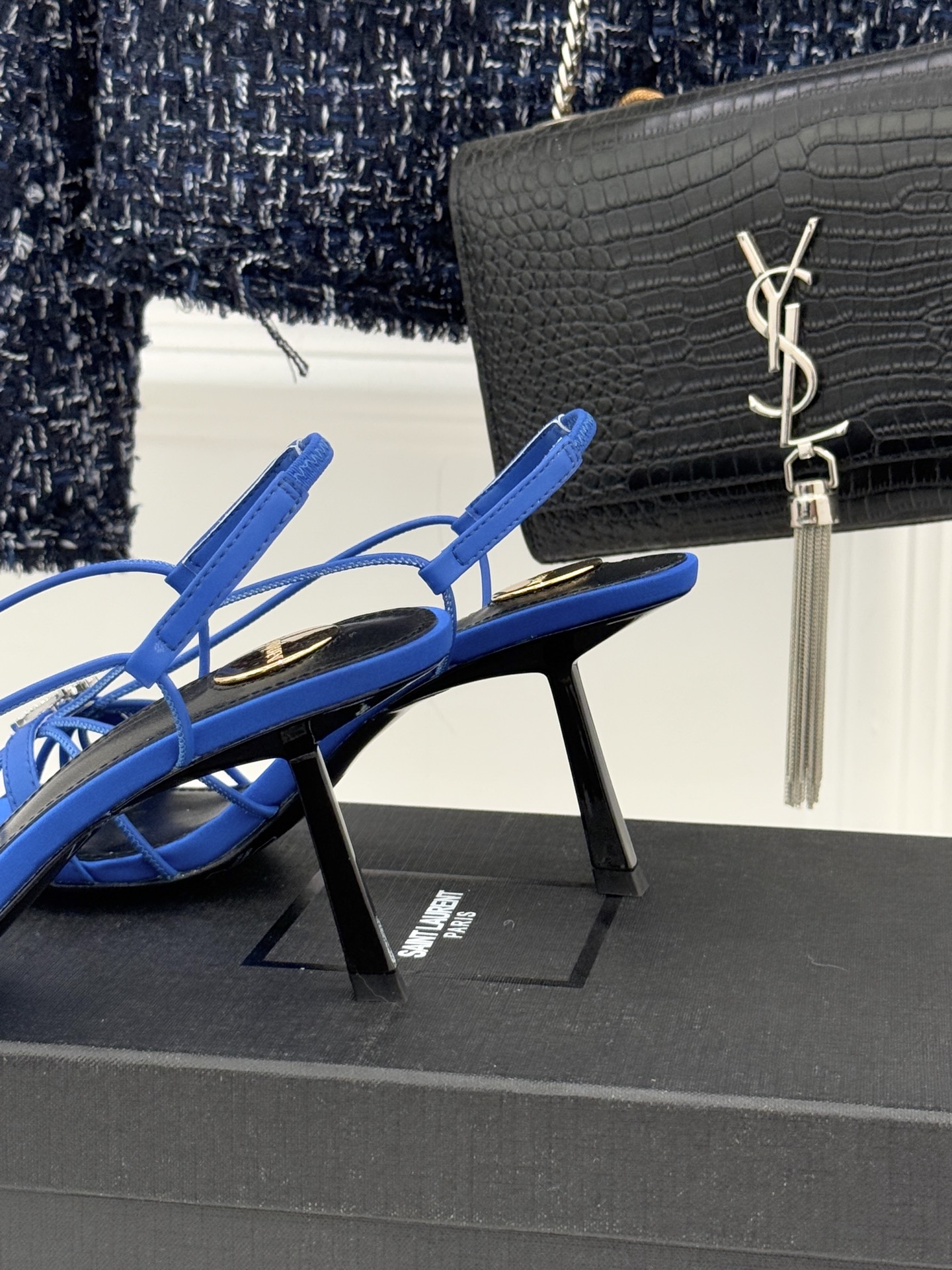 Saint Lauren*YSL圣罗兰26WF新品水钻扣方头细带高跟凉鞋以极简线条诠释法式冷艳气场。利落