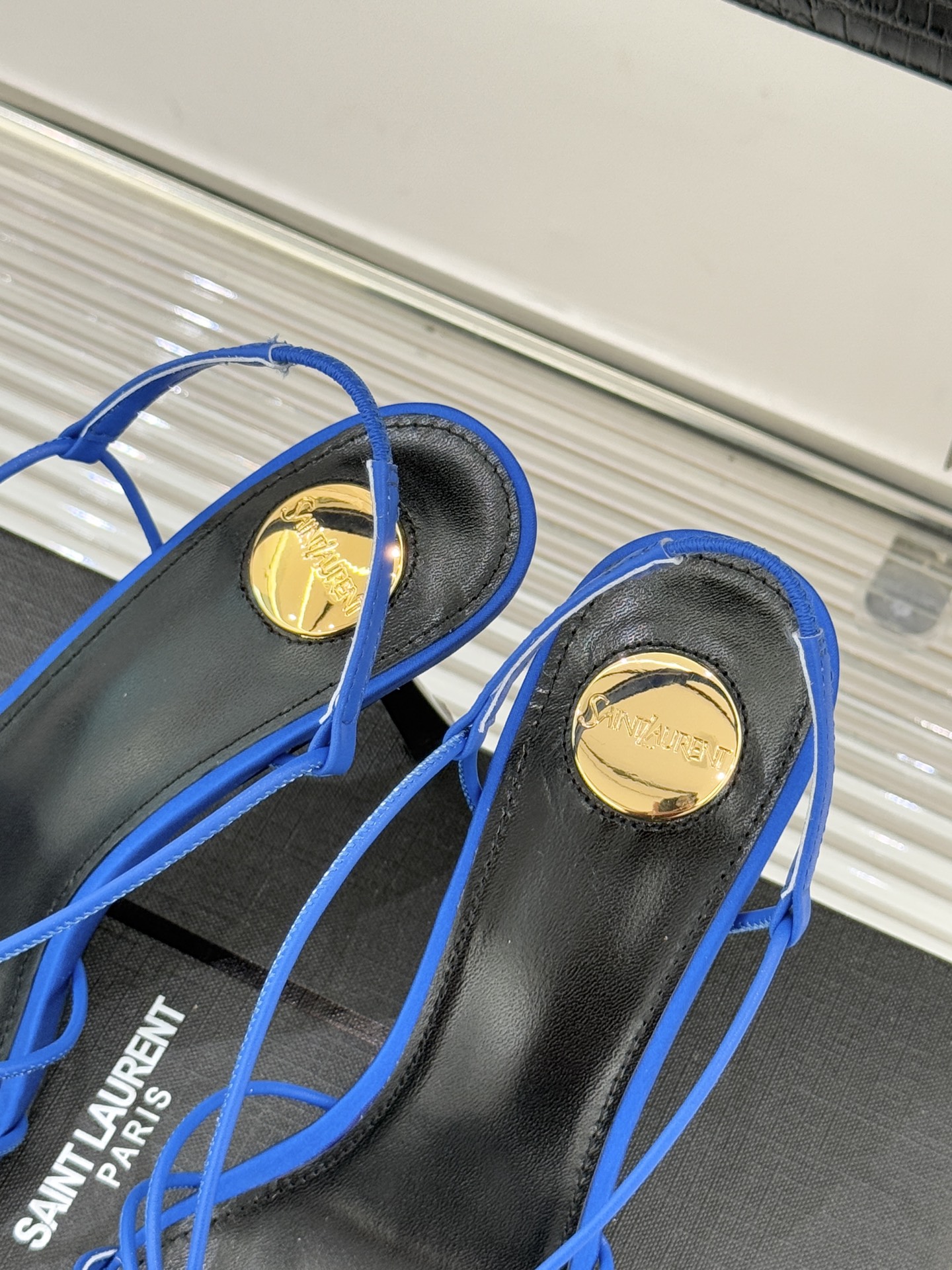 Saint Lauren*YSL圣罗兰26WF新品水钻扣方头细带高跟凉鞋以极简线条诠释法式冷艳气场。利落