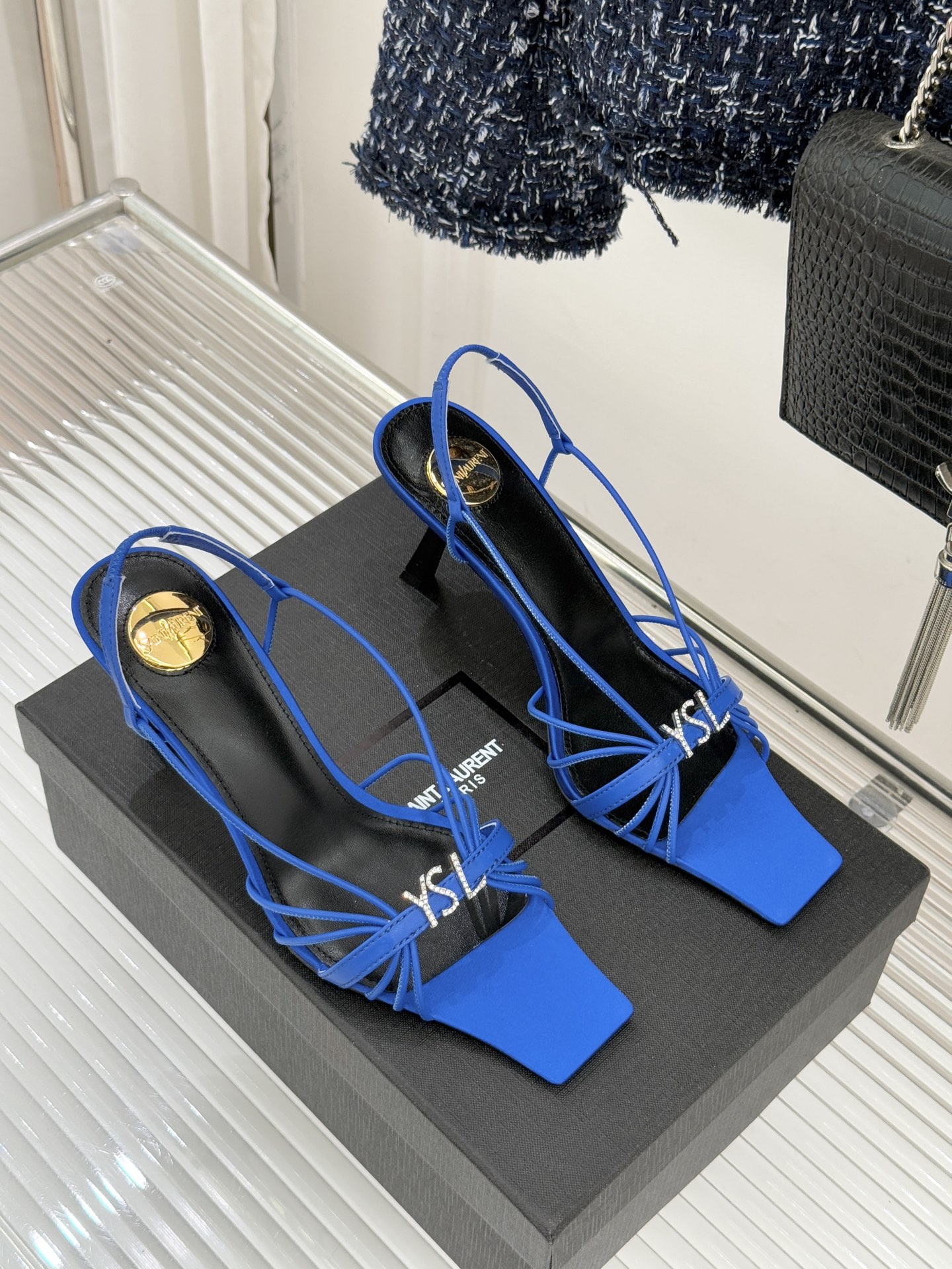 Saint Lauren*YSL圣罗兰26WF新品水钻扣方头细带高跟凉鞋以极简线条诠释法式冷艳气场。利落