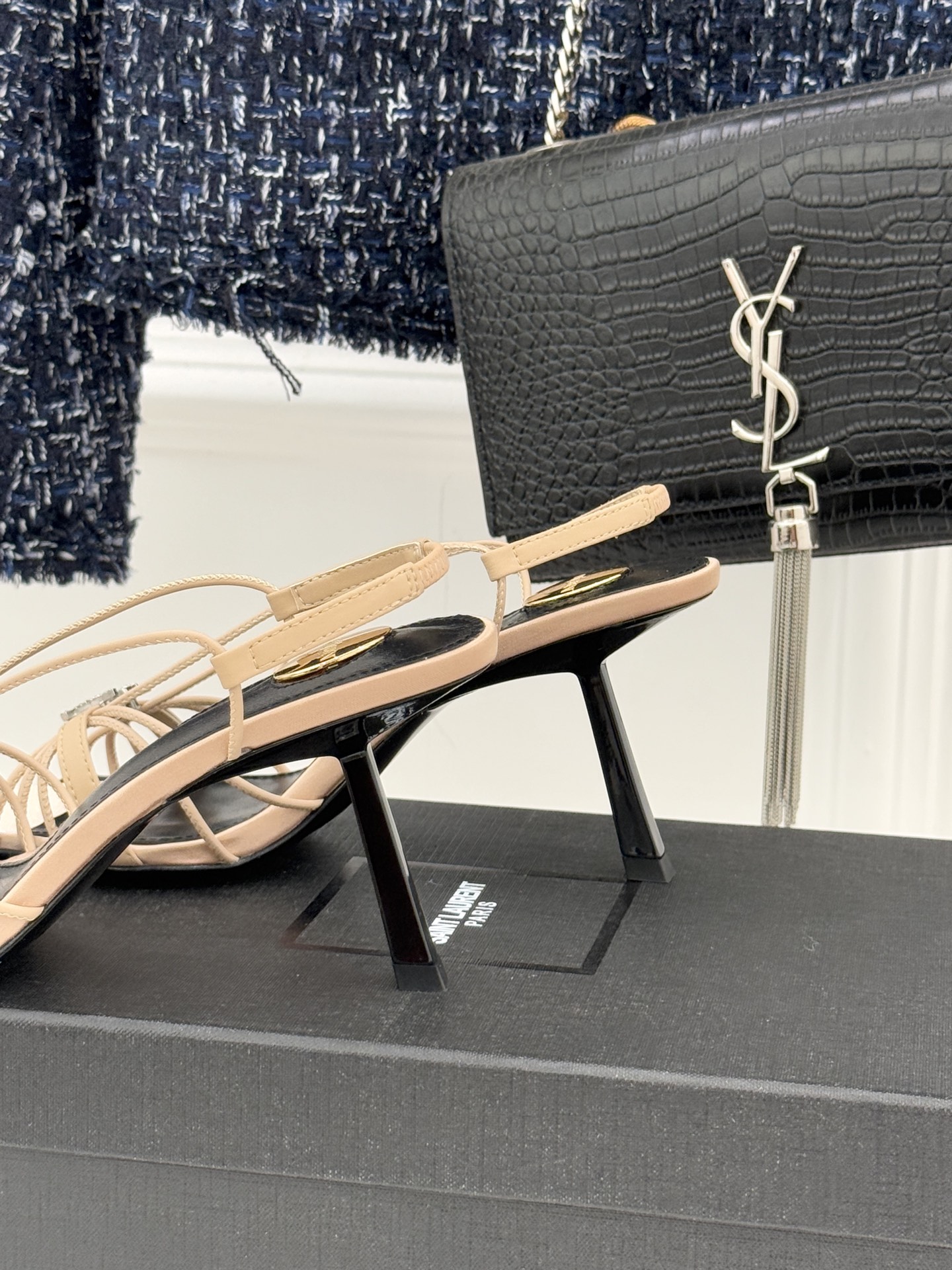 Saint Lauren*YSL圣罗兰26WF新品水钻扣方头细带高跟凉鞋以极简线条诠释法式冷艳气场。利落