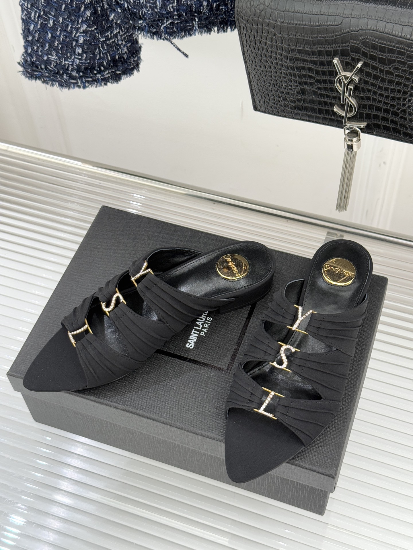 Saint Lauren*YSL圣罗兰26WF新品水钻扣性感真丝尖头平底高跟拖以重磅真丝的柔光碰撞水钻扣