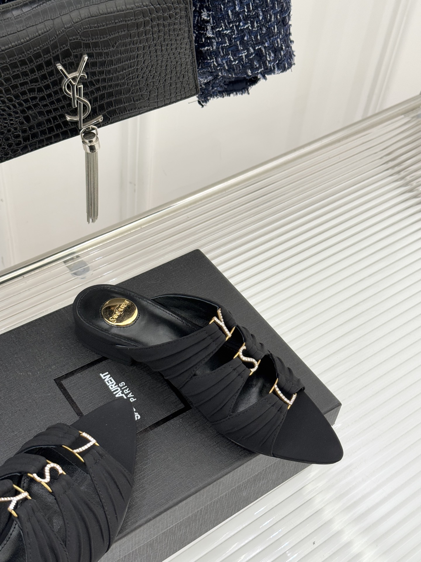 Saint Lauren*YSL圣罗兰26WF新品水钻扣性感真丝尖头平底高跟拖以重磅真丝的柔光碰撞水钻扣