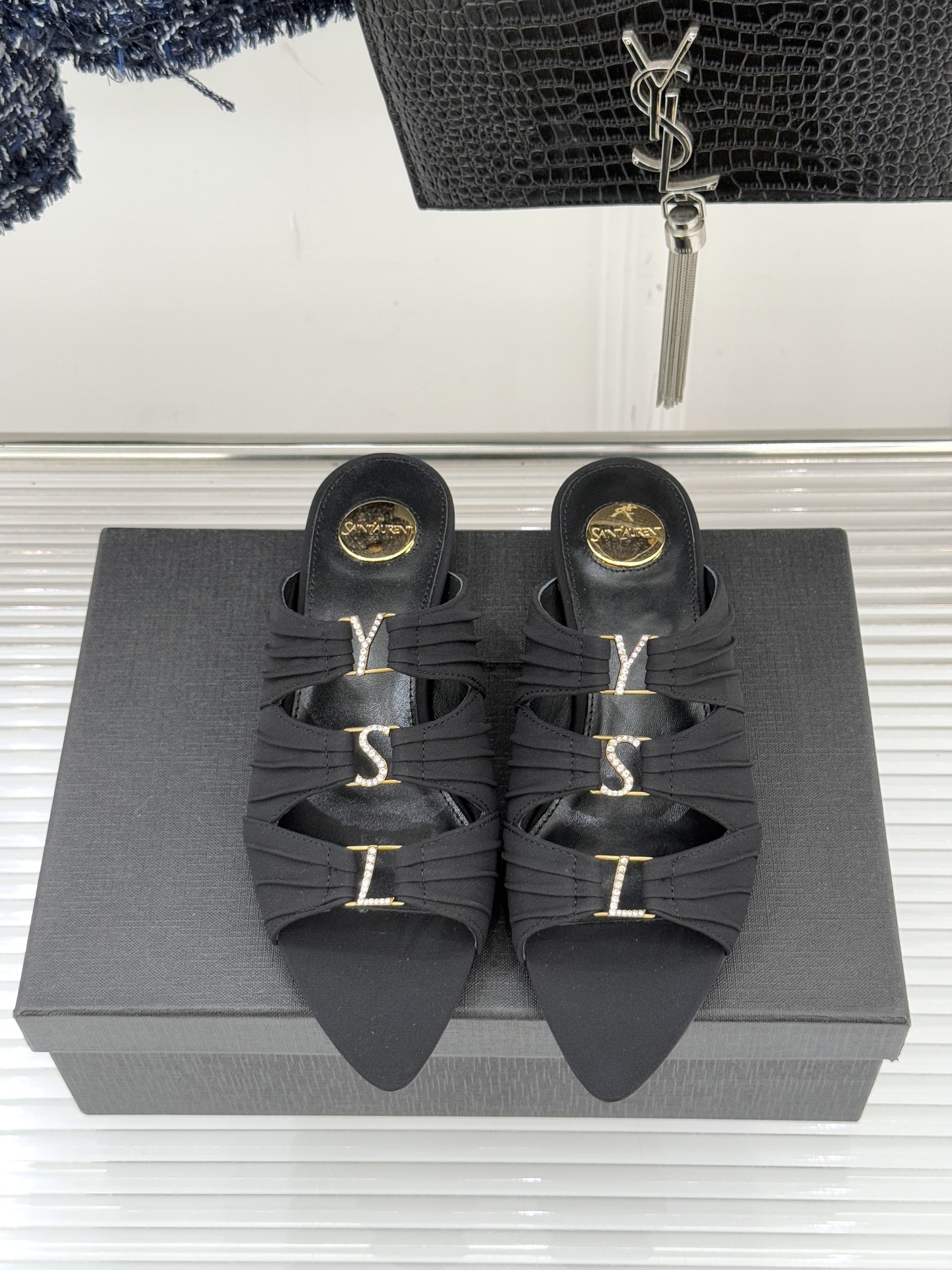 Saint Lauren*YSL圣罗兰26WF新品水钻扣性感真丝尖头平底高跟拖以重磅真丝的柔光碰撞水钻扣