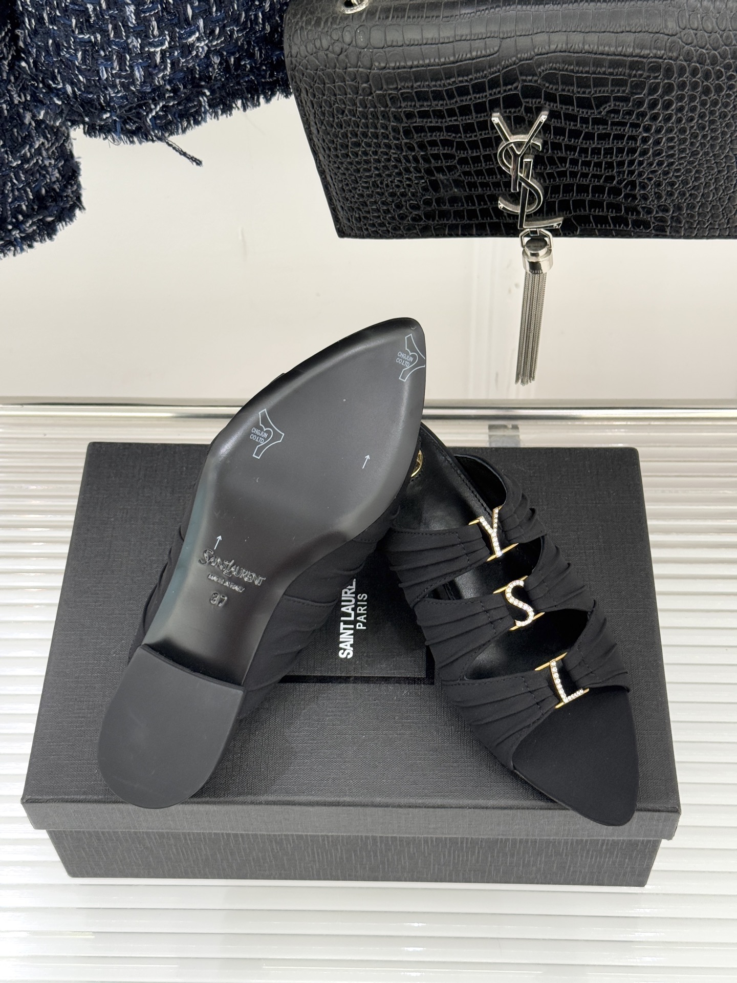 Saint Lauren*YSL圣罗兰26WF新品水钻扣性感真丝尖头平底高跟拖以重磅真丝的柔光碰撞水钻扣