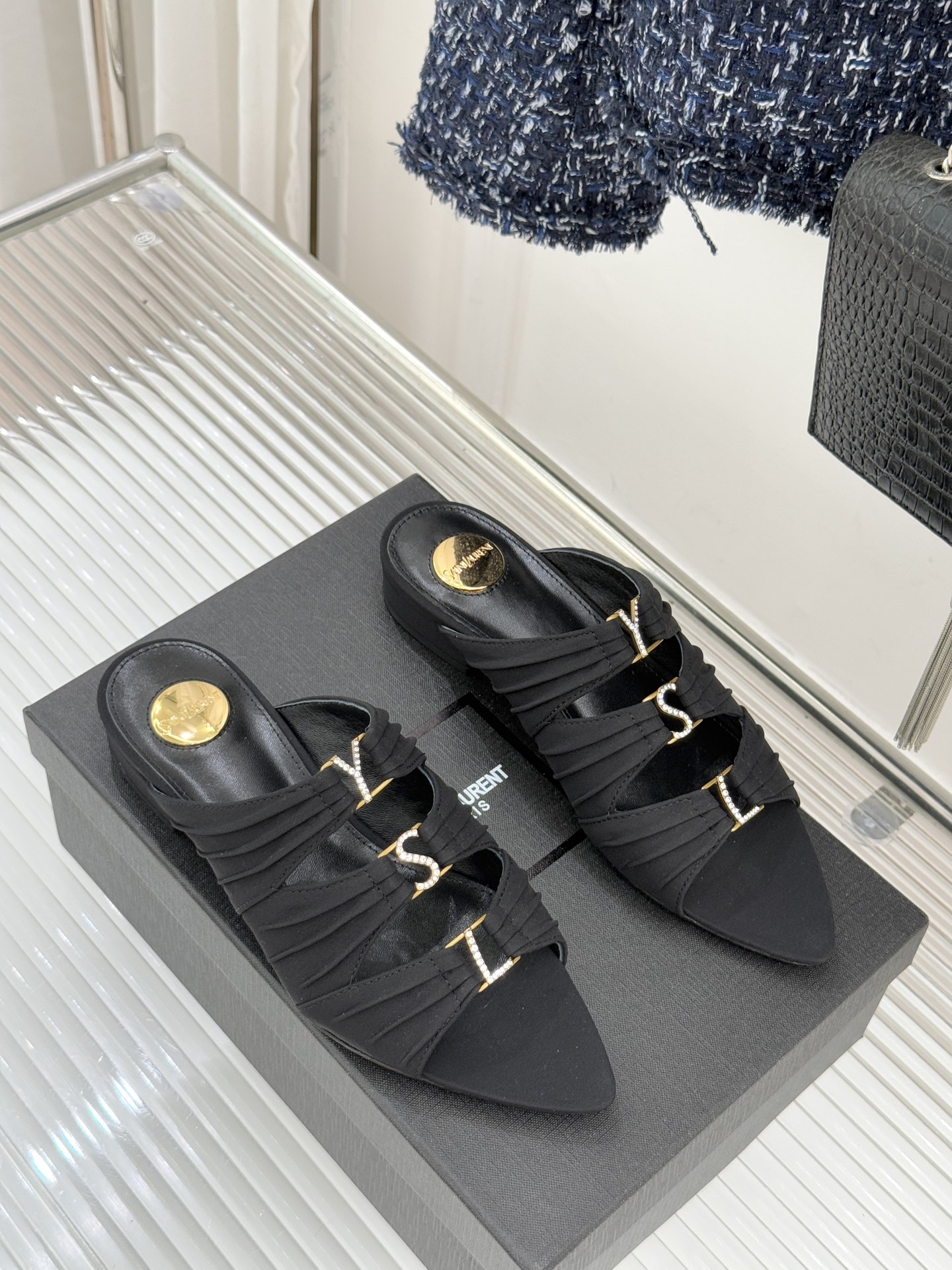 Saint Lauren*YSL圣罗兰26WF新品水钻扣性感真丝尖头平底高跟拖以重磅真丝的柔光碰撞水钻扣