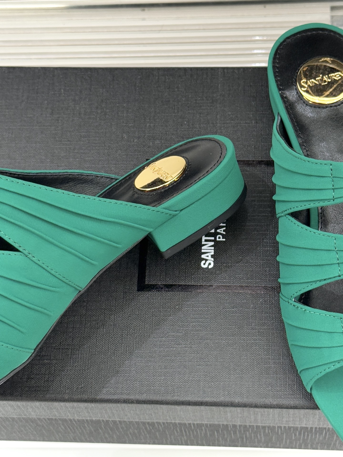 Saint Lauren*YSL圣罗兰26WF新品水钻扣性感真丝尖头平底高跟拖以重磅真丝的柔光碰撞水钻扣