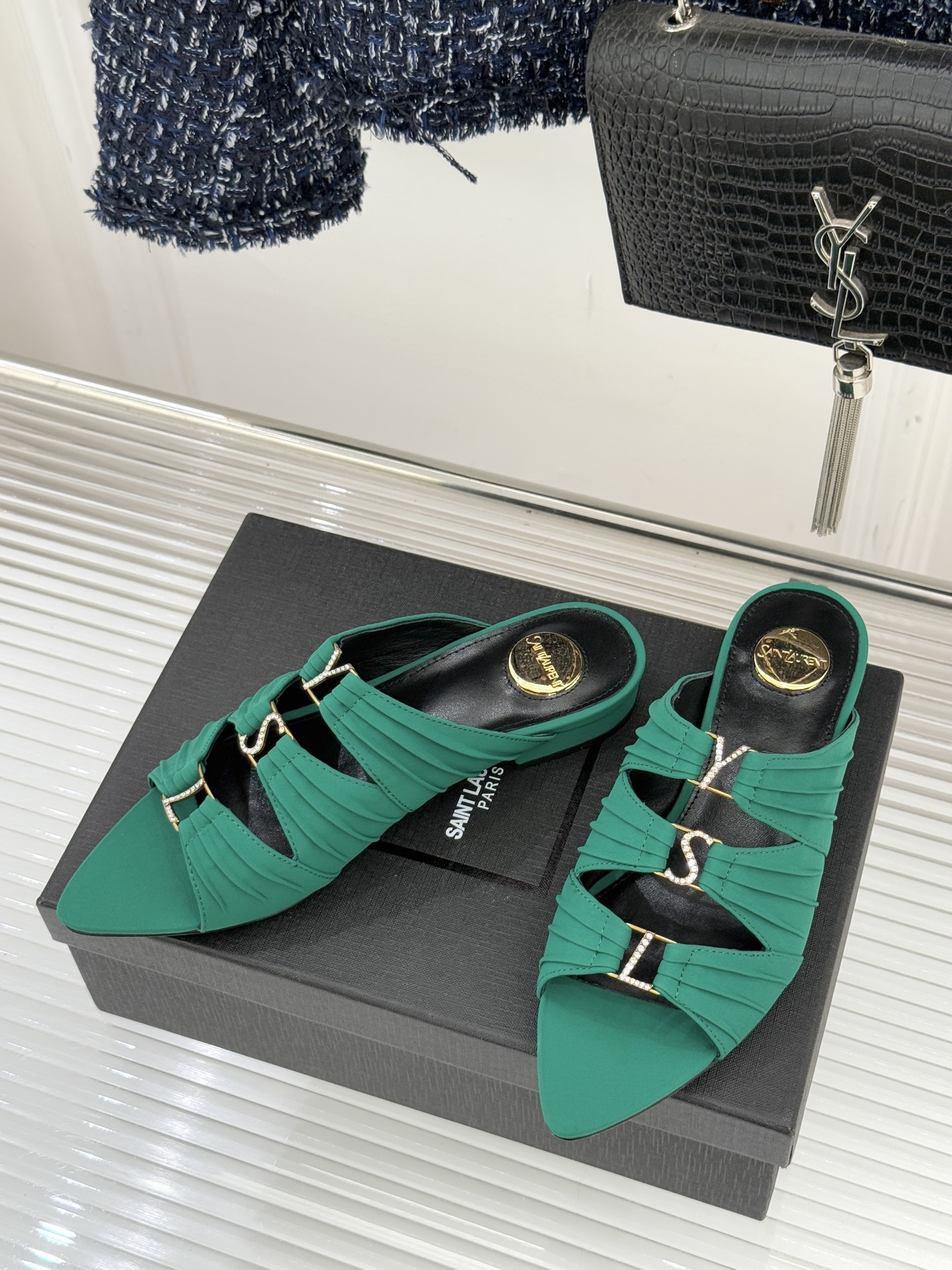 Saint Lauren*YSL圣罗兰26WF新品水钻扣性感真丝尖头平底高跟拖以重磅真丝的柔光碰撞水钻扣