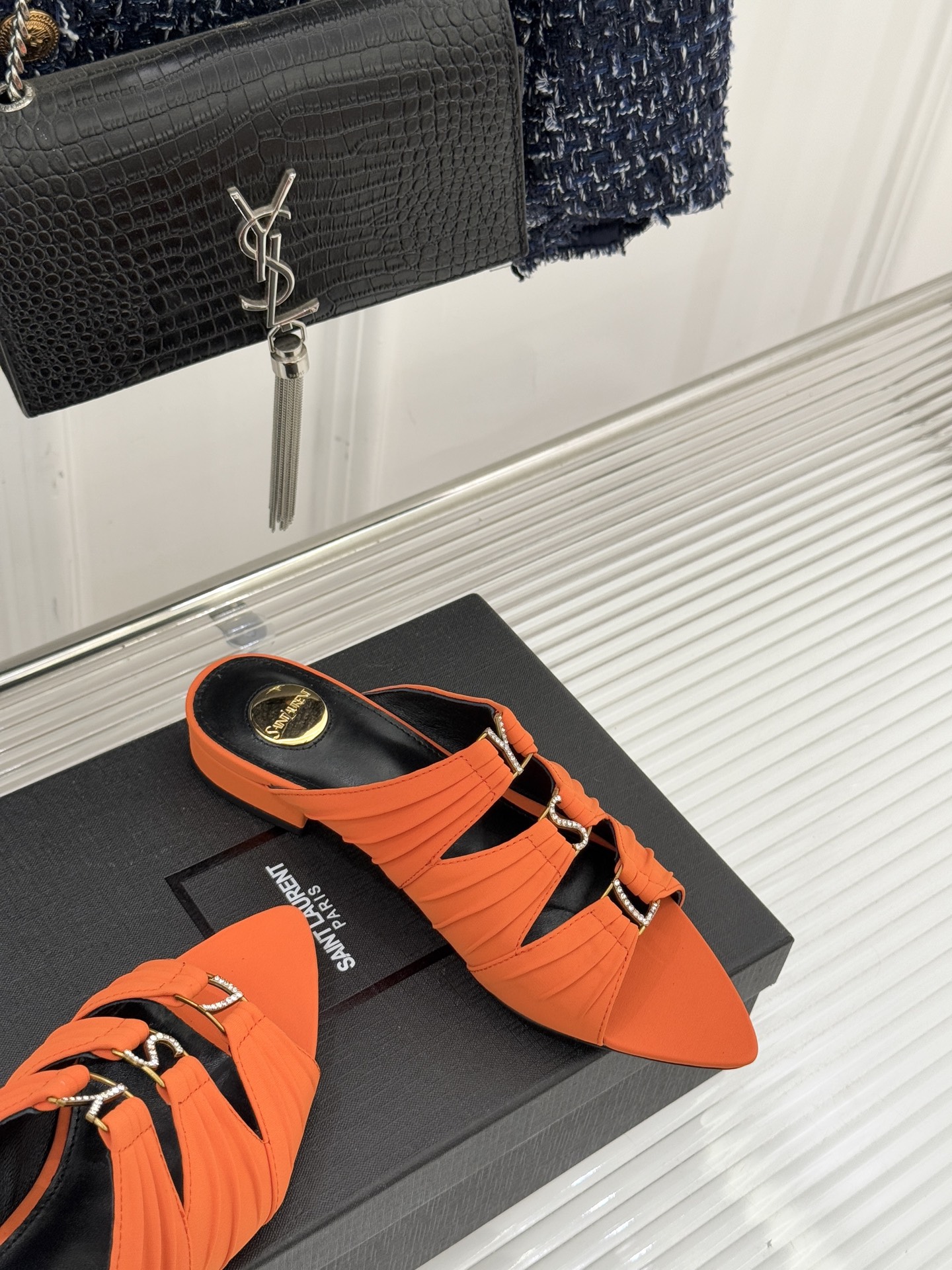 Saint Lauren*YSL圣罗兰26WF新品水钻扣性感真丝尖头平底高跟拖以重磅真丝的柔光碰撞水钻扣