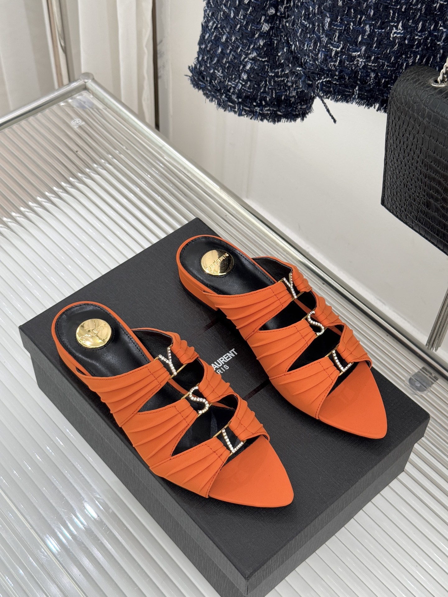 Saint Lauren*YSL圣罗兰26WF新品水钻扣性感真丝尖头平底高跟拖以重磅真丝的柔光碰撞水钻扣