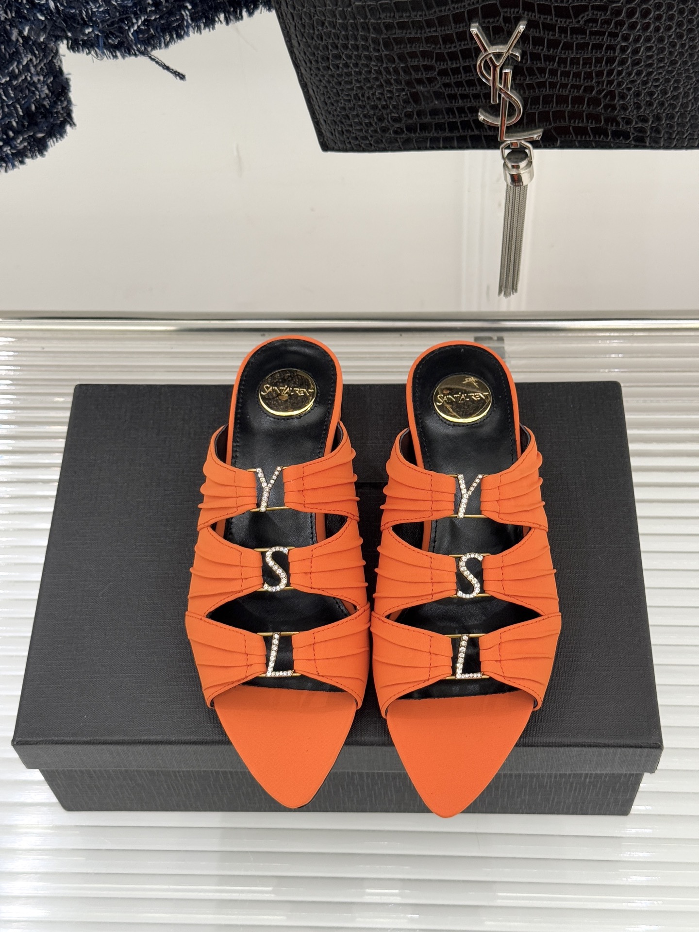 Saint Lauren*YSL圣罗兰26WF新品水钻扣性感真丝尖头平底高跟拖以重磅真丝的柔光碰撞水钻扣