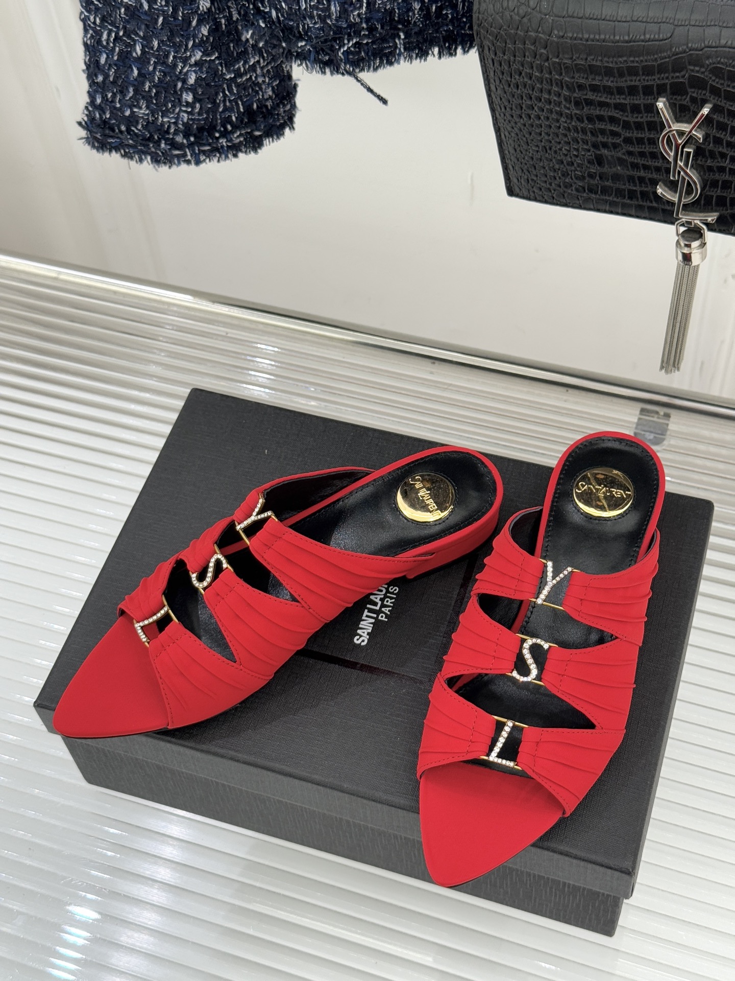 Saint Lauren*YSL圣罗兰26WF新品水钻扣性感真丝尖头平底高跟拖以重磅真丝的柔光碰撞水钻扣