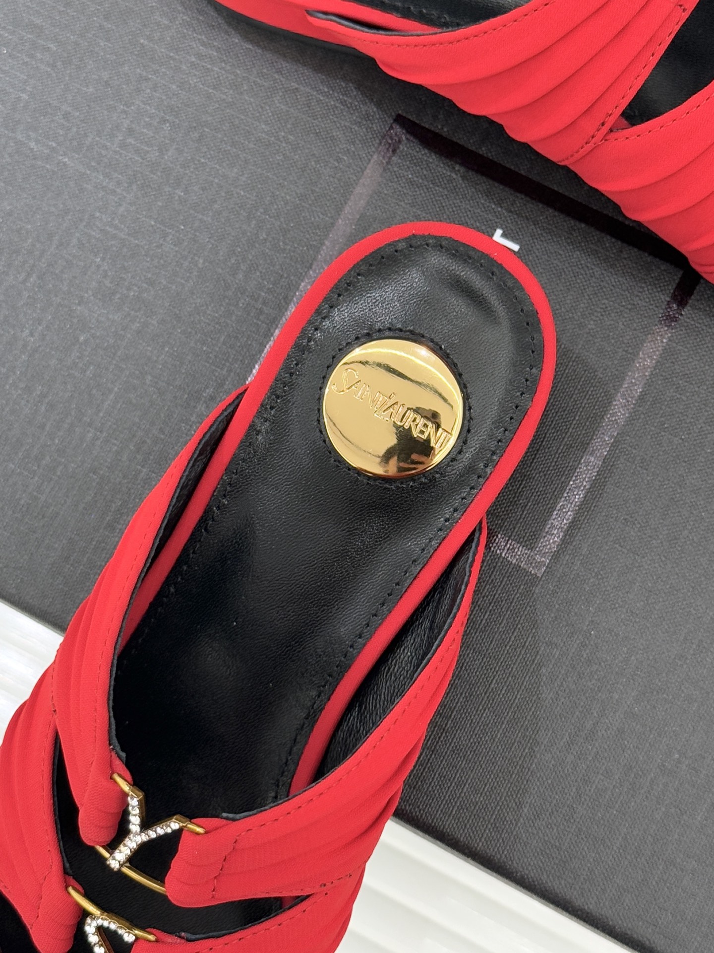 Saint Lauren*YSL圣罗兰26WF新品水钻扣性感真丝尖头平底高跟拖以重磅真丝的柔光碰撞水钻扣