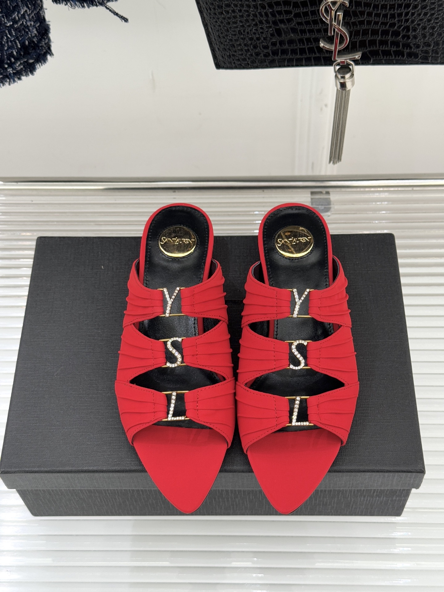 Saint Lauren*YSL圣罗兰26WF新品水钻扣性感真丝尖头平底高跟拖以重磅真丝的柔光碰撞水钻扣