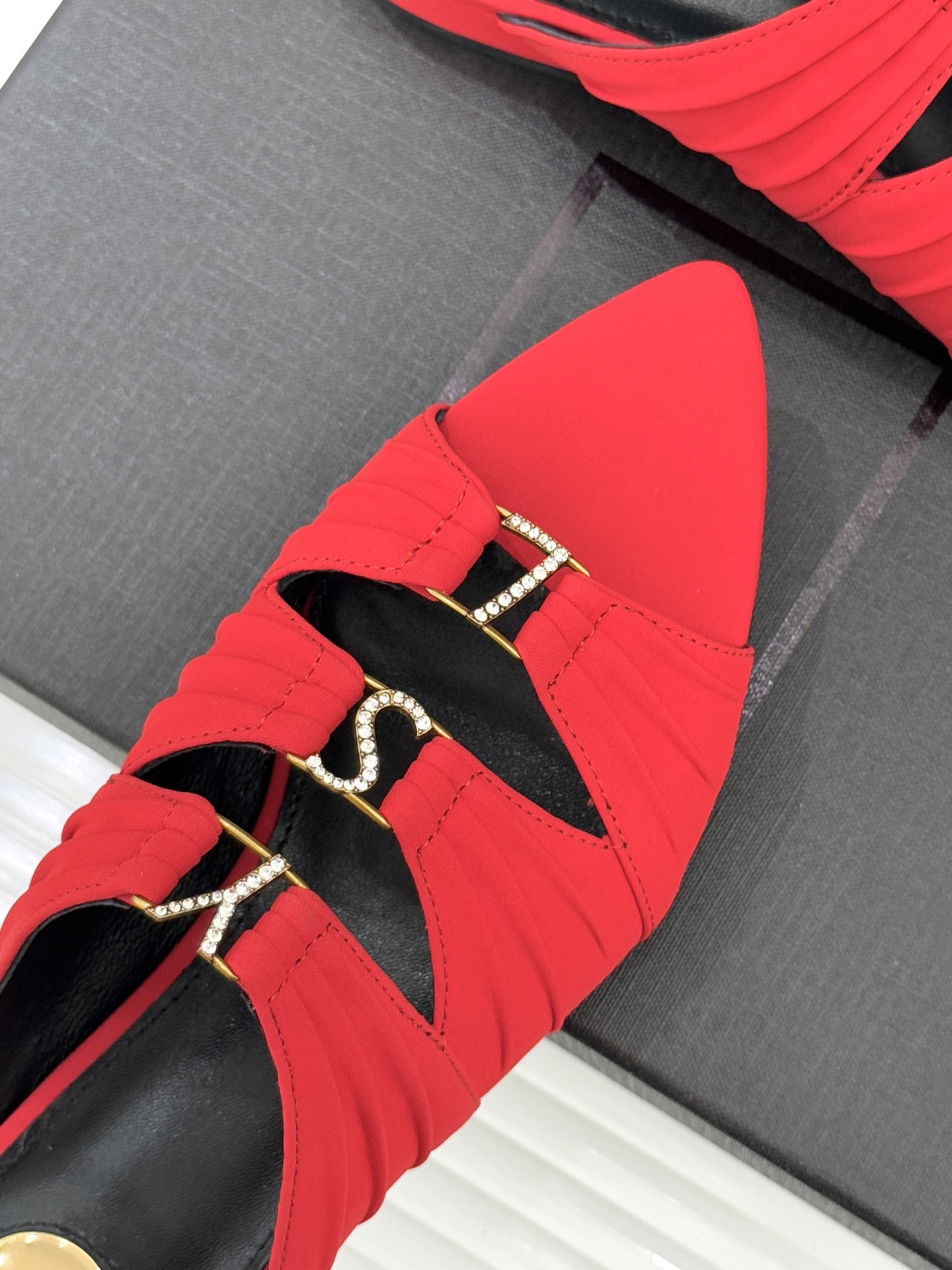 Saint Lauren*YSL圣罗兰26WF新品水钻扣性感真丝尖头平底高跟拖以重磅真丝的柔光碰撞水钻扣