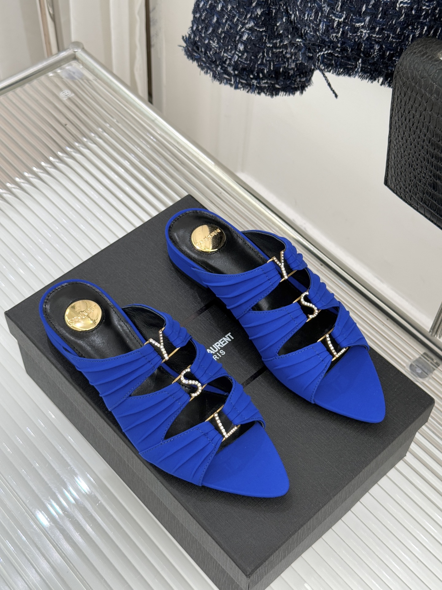 Saint Lauren*YSL圣罗兰26WF新品水钻扣性感真丝尖头平底高跟拖以重磅真丝的柔光碰撞水钻扣