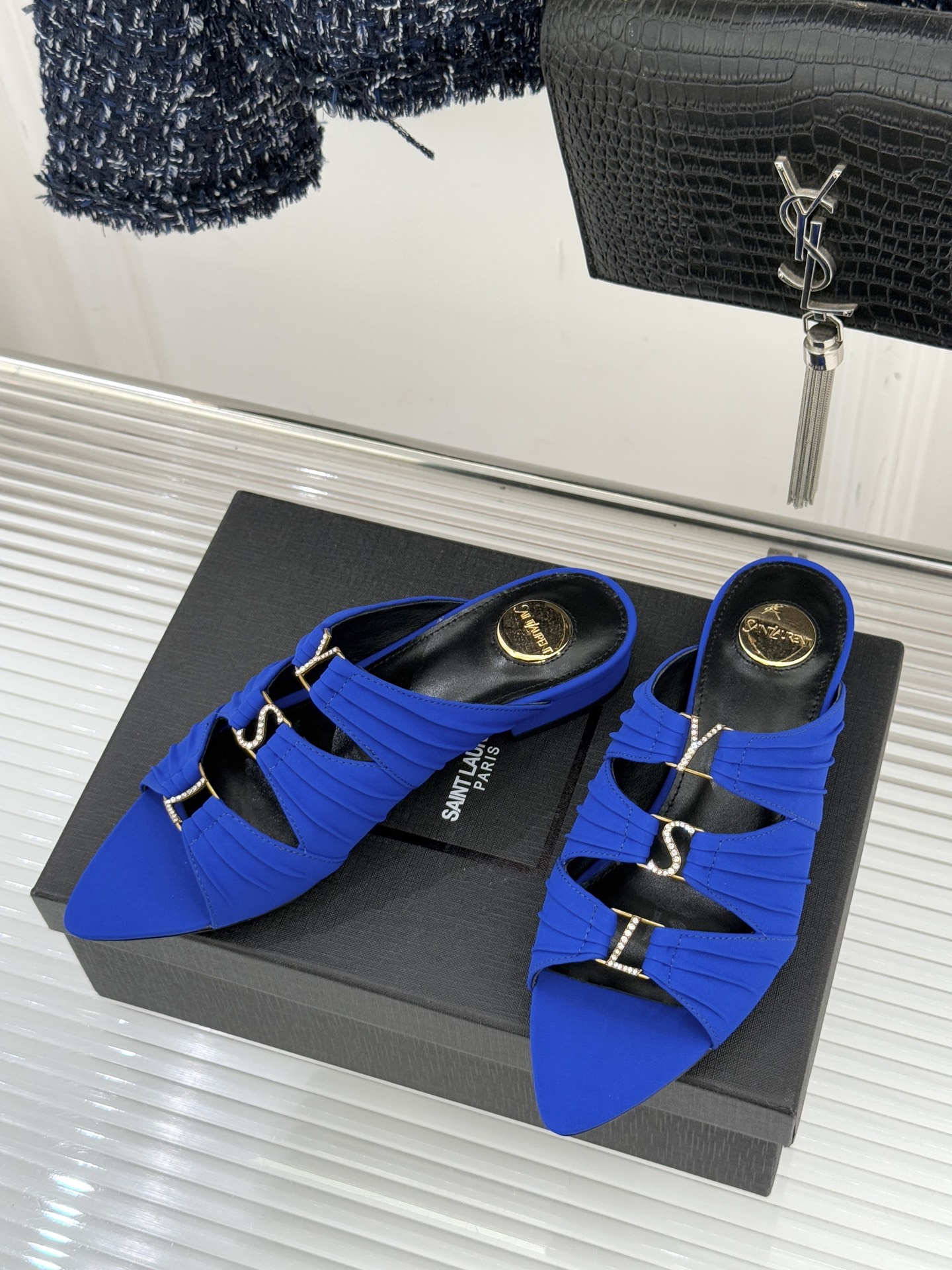 Saint Lauren*YSL圣罗兰26WF新品水钻扣性感真丝尖头平底高跟拖以重磅真丝的柔光碰撞水钻扣