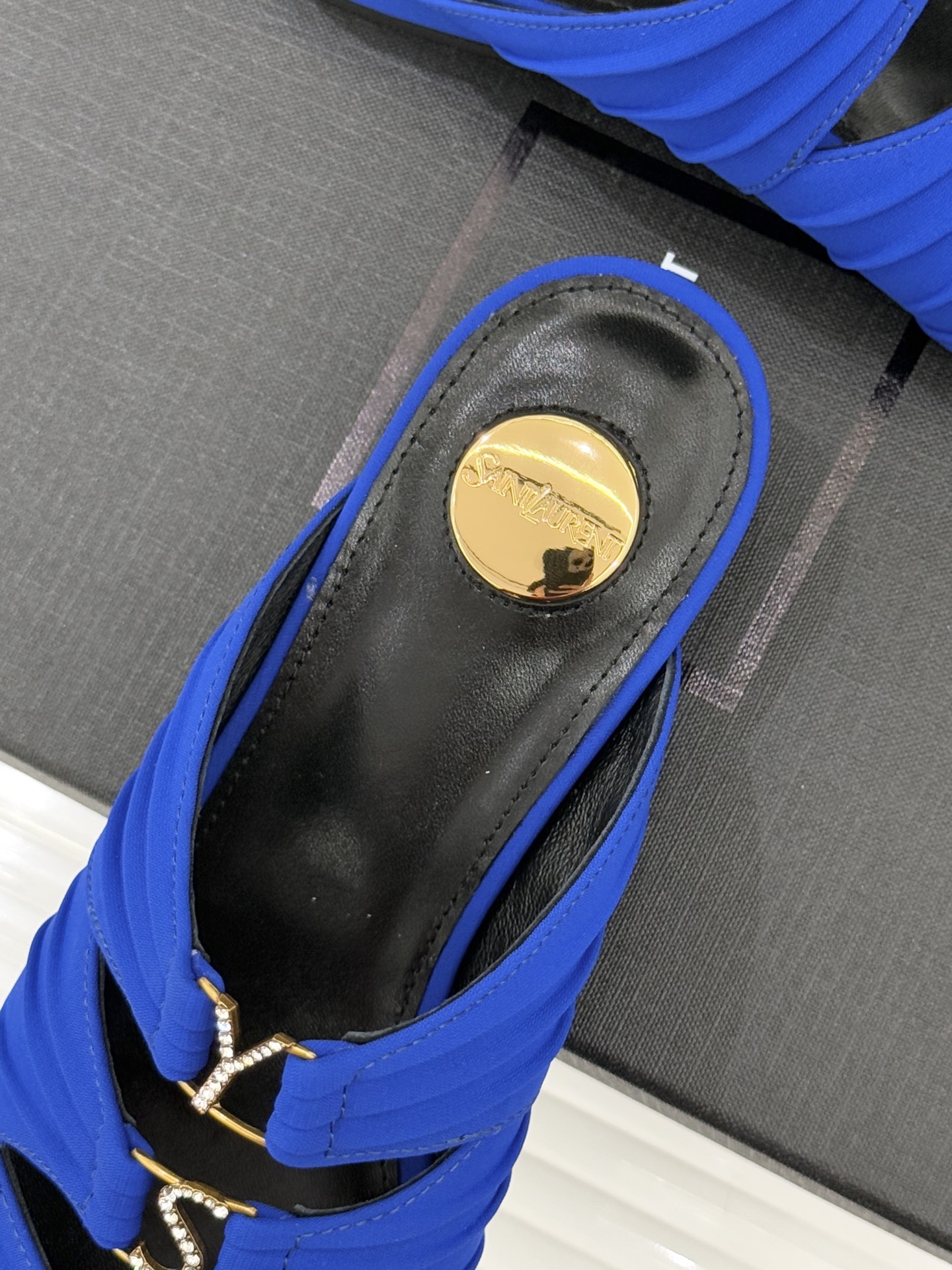 Saint Lauren*YSL圣罗兰26WF新品水钻扣性感真丝尖头平底高跟拖以重磅真丝的柔光碰撞水钻扣