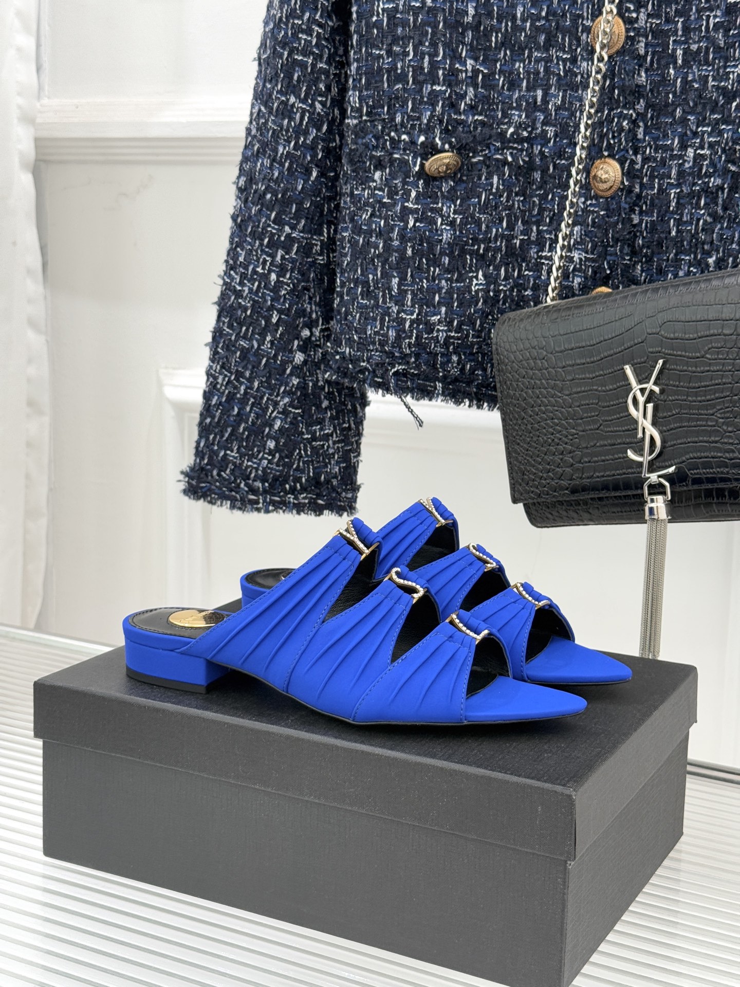 Saint Lauren*YSL圣罗兰26WF新品水钻扣性感真丝尖头平底高跟拖以重磅真丝的柔光碰撞水钻扣