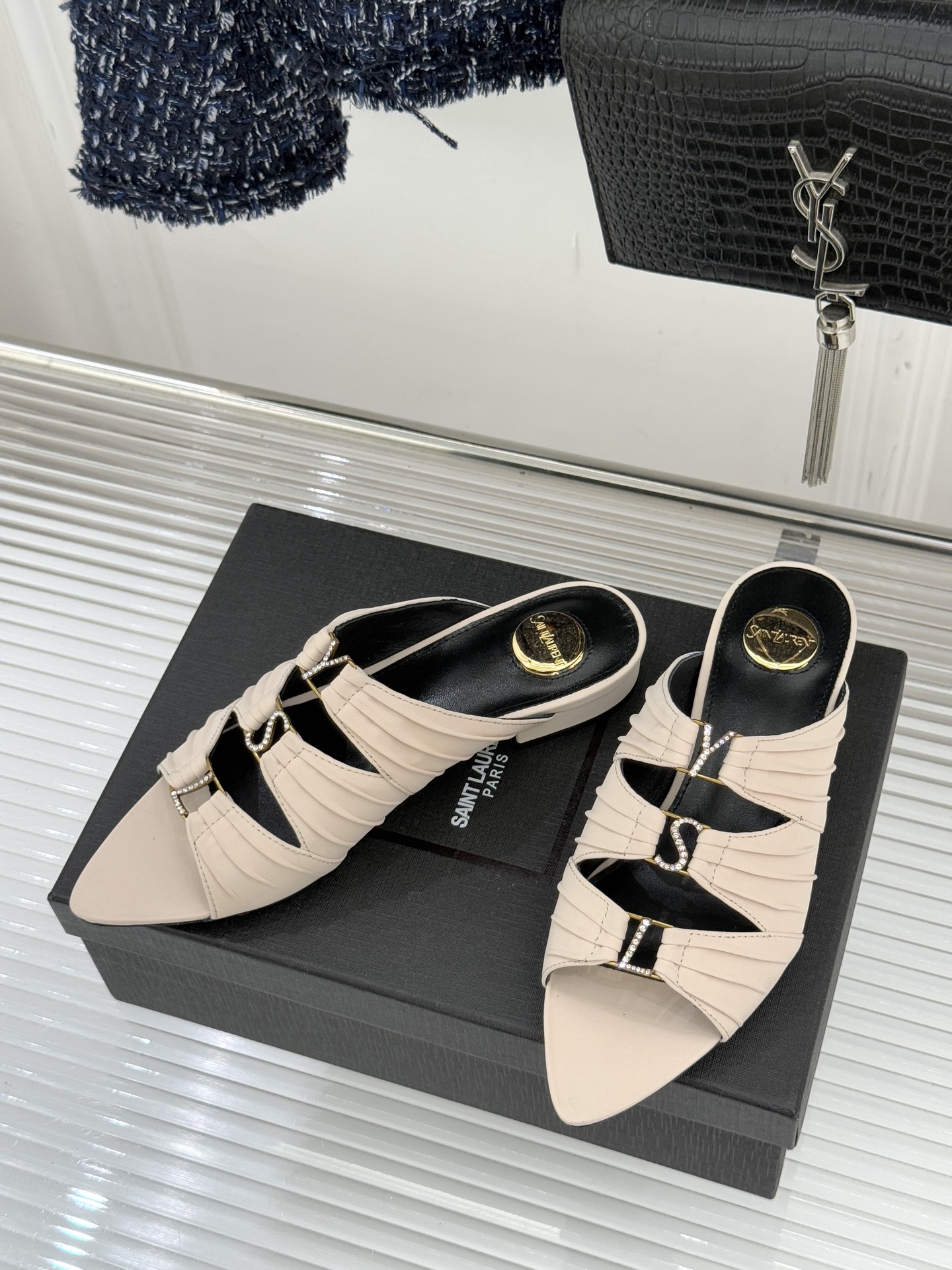 Saint Lauren*YSL圣罗兰26WF新品水钻扣性感真丝尖头平底高跟拖以重磅真丝的柔光碰撞水钻扣