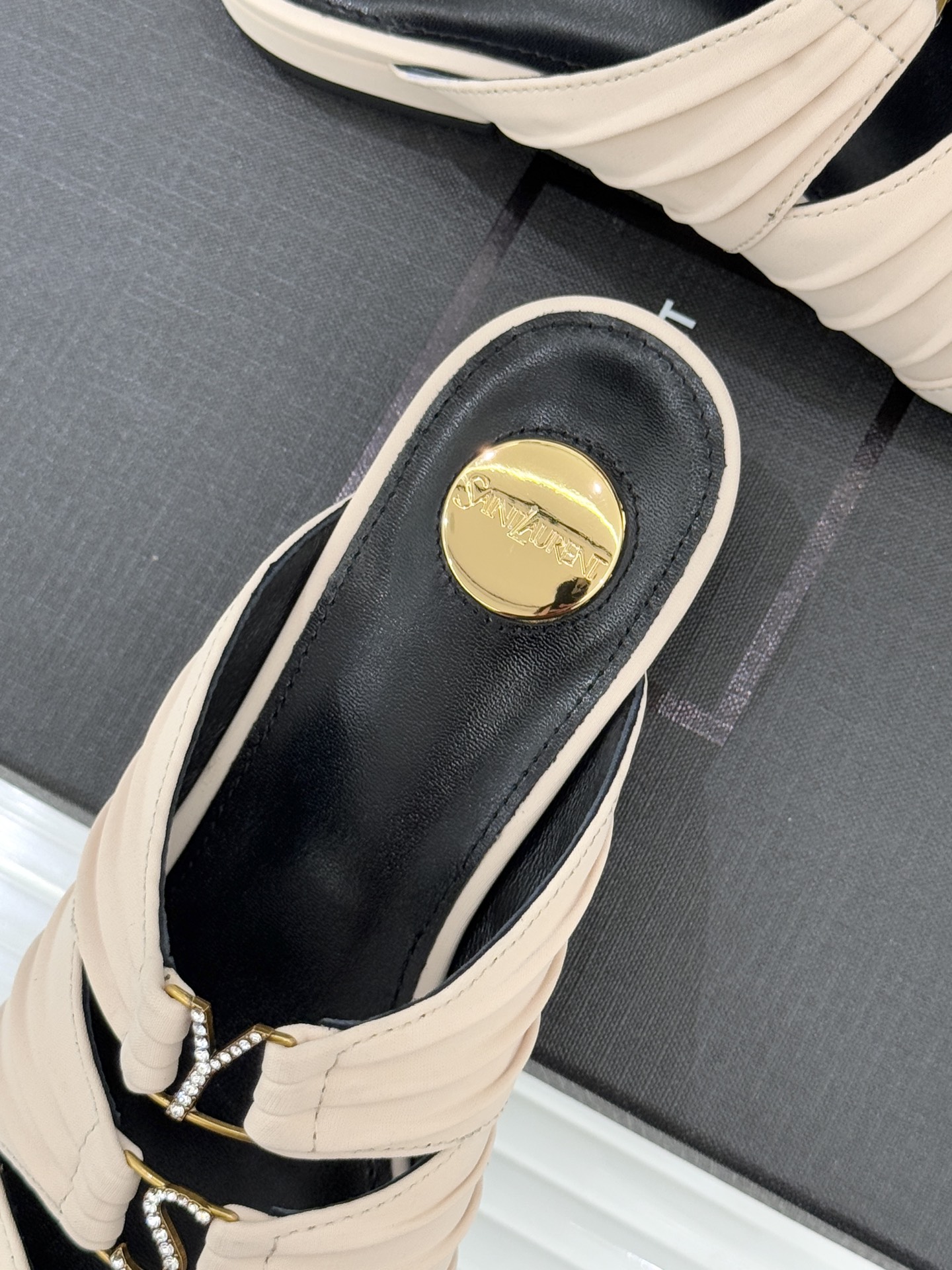 Saint Lauren*YSL圣罗兰26WF新品水钻扣性感真丝尖头平底高跟拖以重磅真丝的柔光碰撞水钻扣