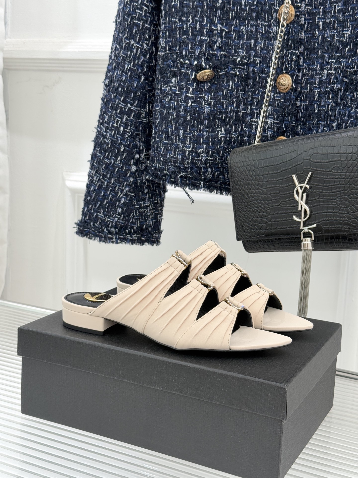 Saint Lauren*YSL圣罗兰26WF新品水钻扣性感真丝尖头平底高跟拖以重磅真丝的柔光碰撞水钻扣