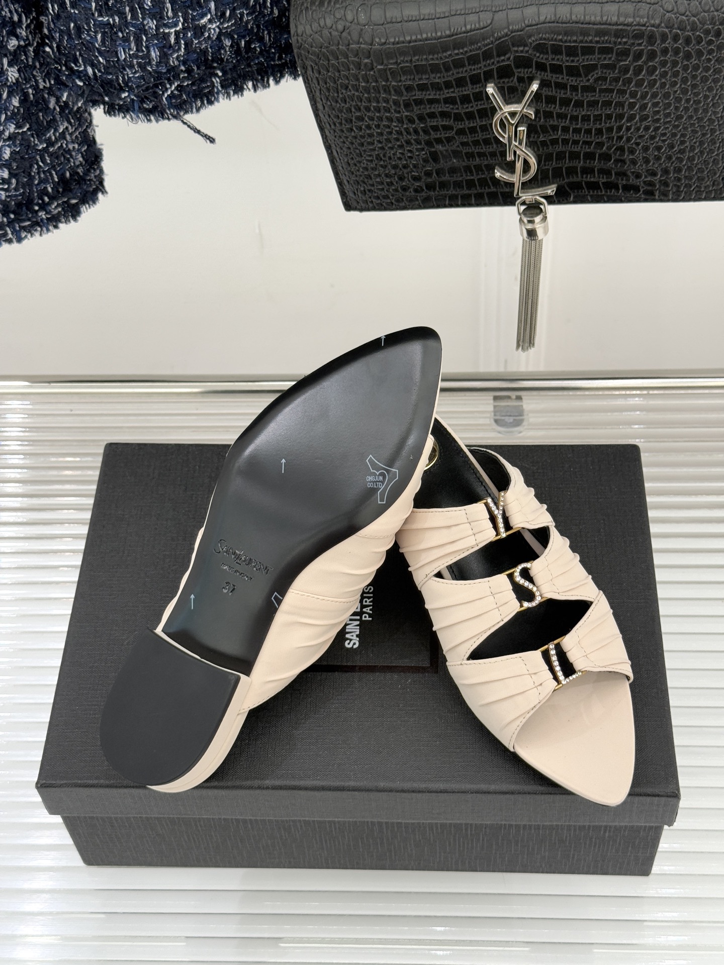 Saint Lauren*YSL圣罗兰26WF新品水钻扣性感真丝尖头平底高跟拖以重磅真丝的柔光碰撞水钻扣