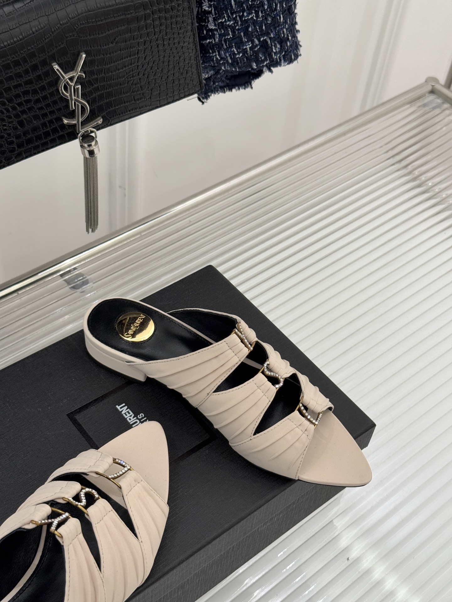 Saint Lauren*YSL圣罗兰26WF新品水钻扣性感真丝尖头平底高跟拖以重磅真丝的柔光碰撞水钻扣