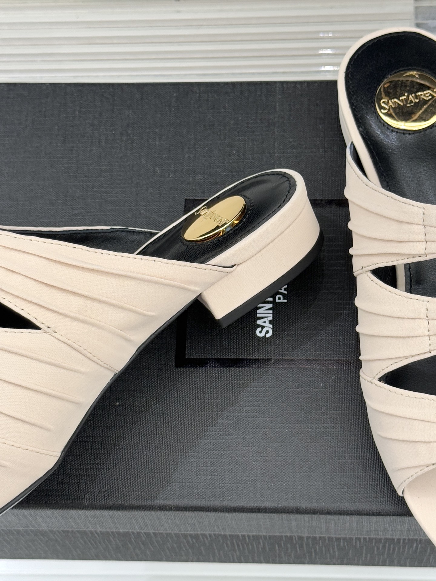 Saint Lauren*YSL圣罗兰26WF新品水钻扣性感真丝尖头平底高跟拖以重磅真丝的柔光碰撞水钻扣