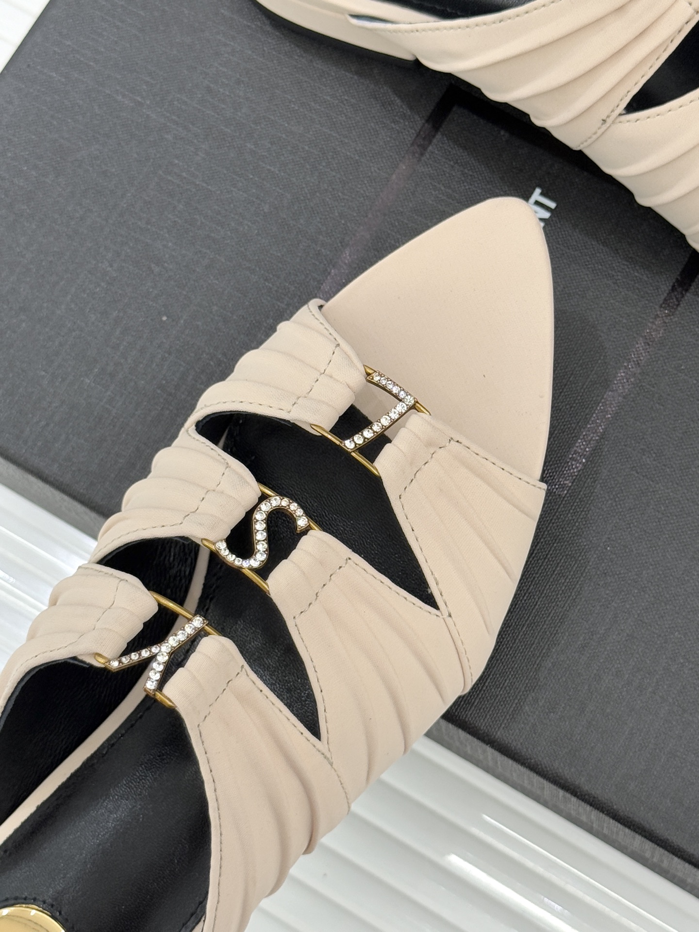 Saint Lauren*YSL圣罗兰26WF新品水钻扣性感真丝尖头平底高跟拖以重磅真丝的柔光碰撞水钻扣