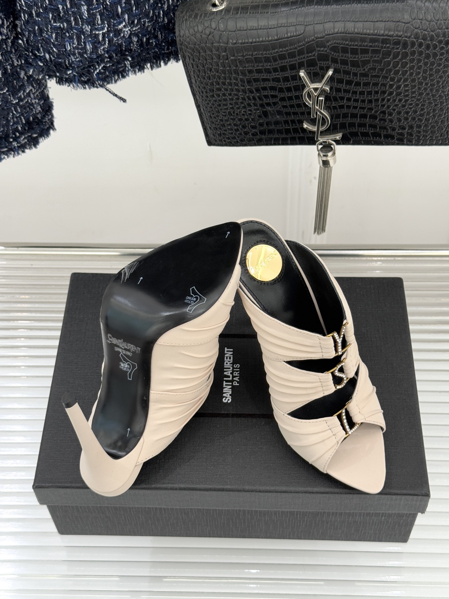 Saint Lauren*YSL圣罗兰26WF新品水钻扣性感真丝尖头平底高跟拖以重磅真丝的柔光碰撞水钻扣