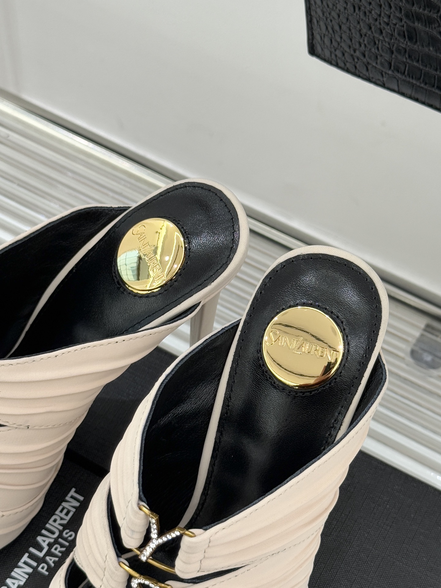 Saint Lauren*YSL圣罗兰26WF新品水钻扣性感真丝尖头平底高跟拖以重磅真丝的柔光碰撞水钻扣